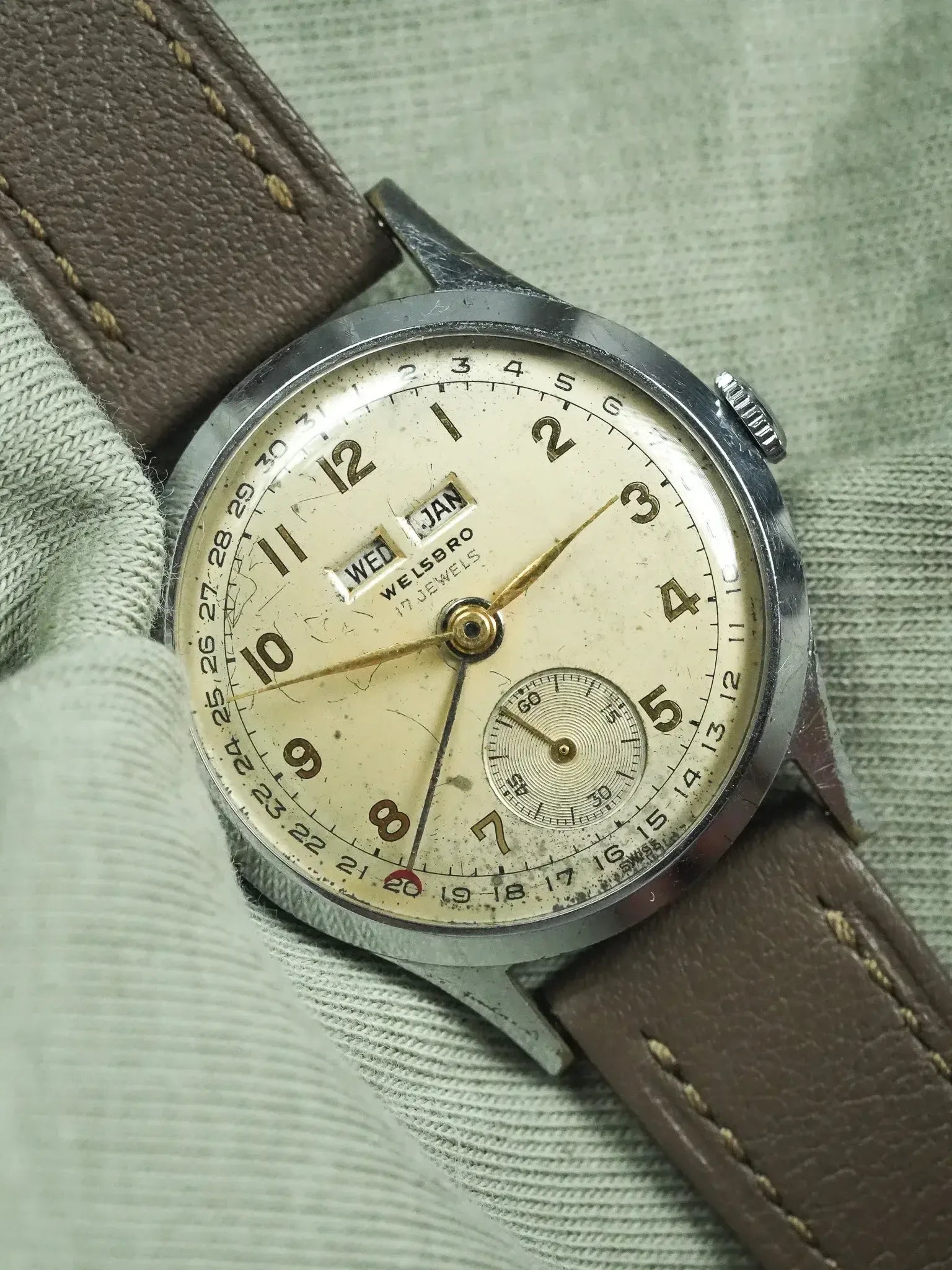 Vintage Welsbro wristwatch with cream dial, brown leather strap, day-date display