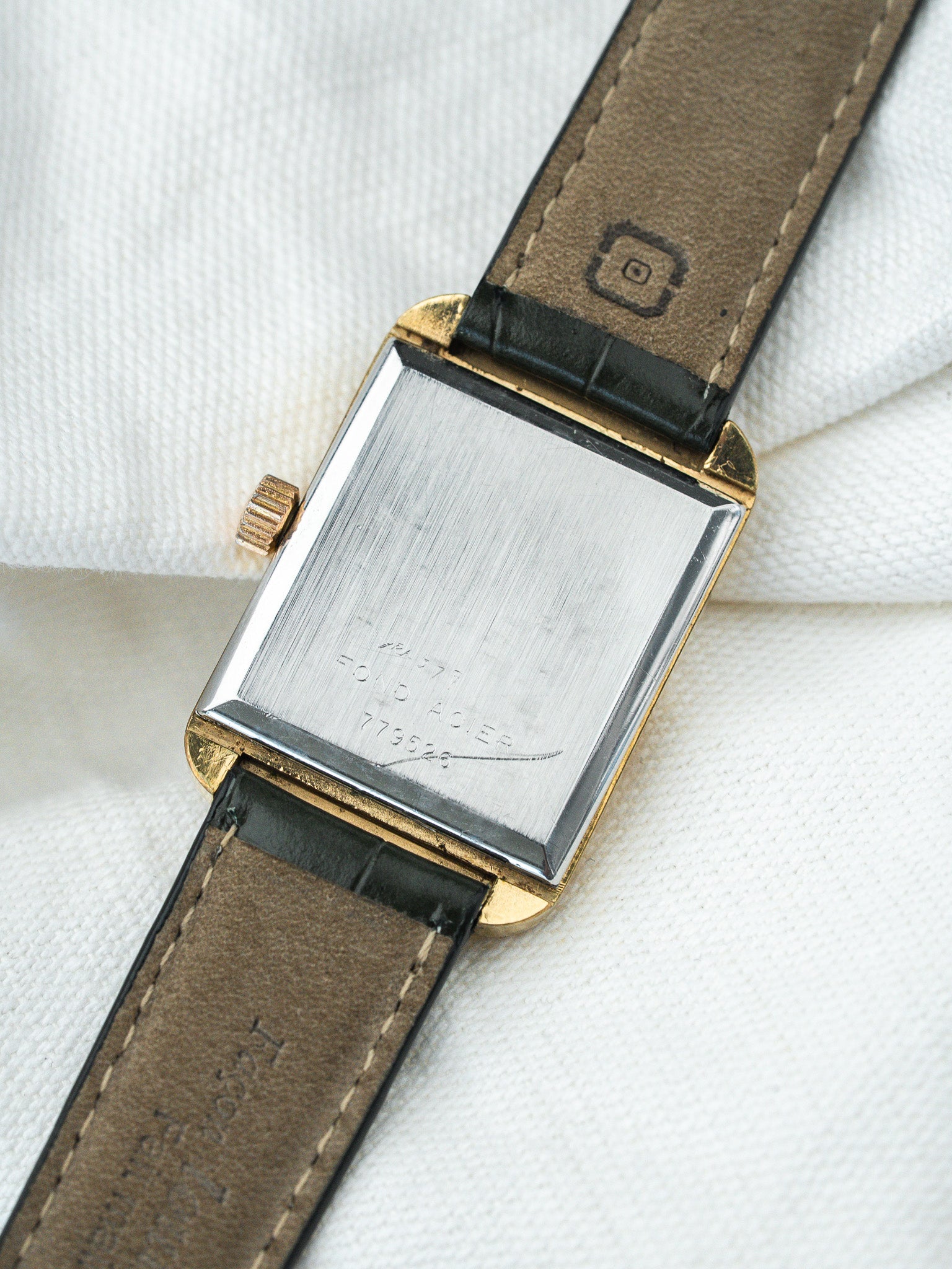 Montre Yema Vintage - Rectangulaire Or cadran bordeaux ensoleillé (Années 1970) - Atelier Victor