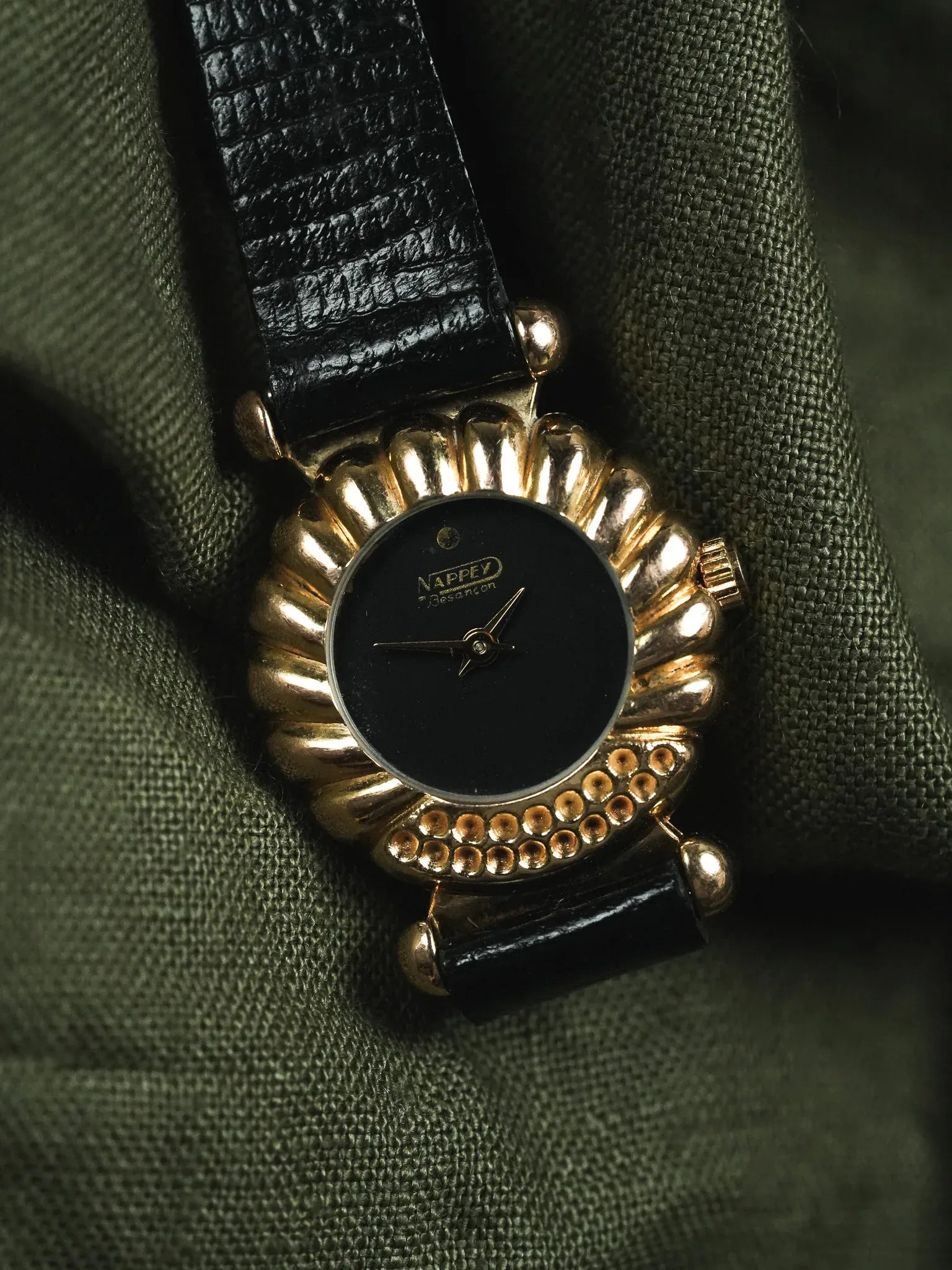 Nappey Besancon - Plaqué or Cadran noir - 1990s - Atelier Victor - Vintage Shop