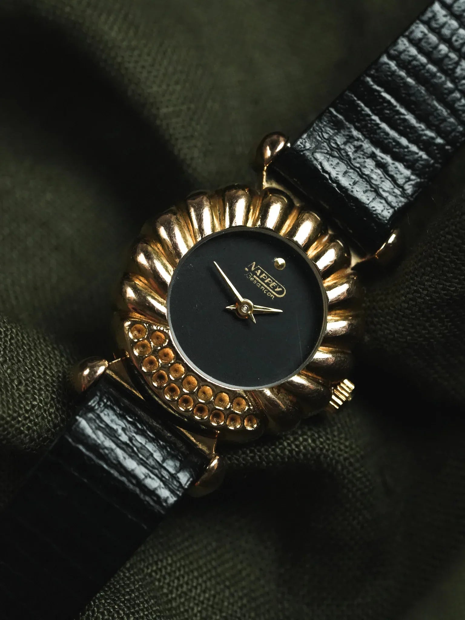 Nappey Besancon - Plaqué or Cadran noir - 1990s - Atelier Victor - Vintage Shop