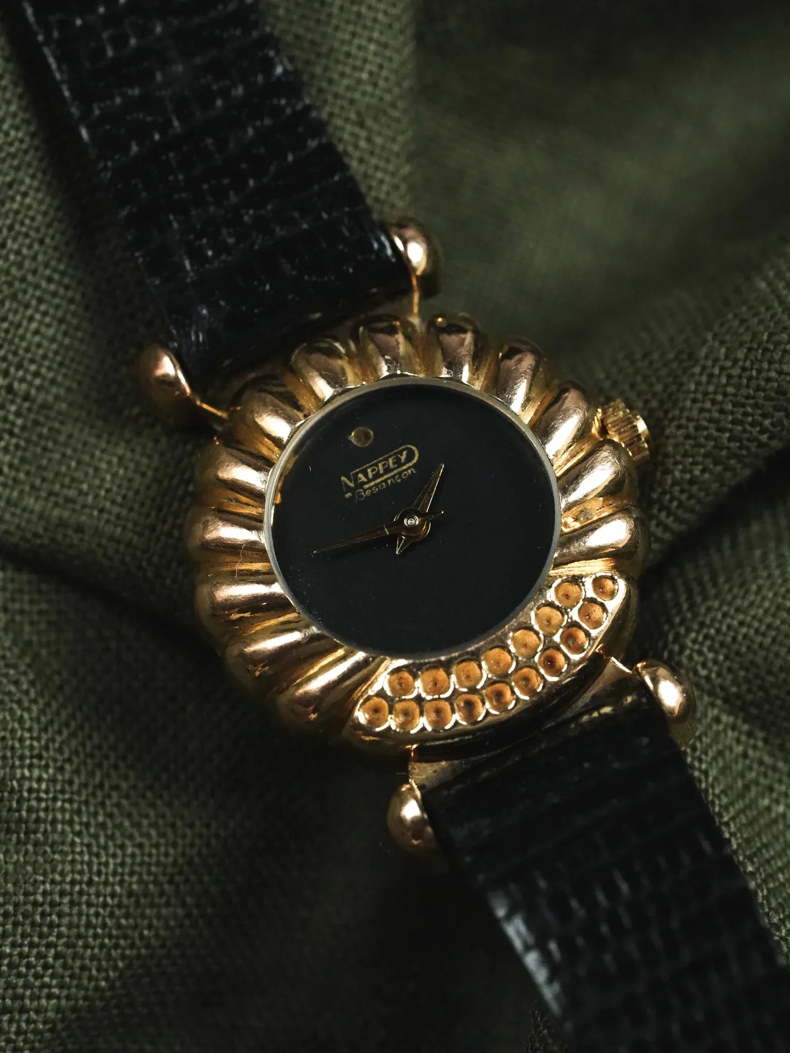Nappey Besancon - Plaqué or Cadran noir - 1990s - Atelier Victor - Vintage Shop
