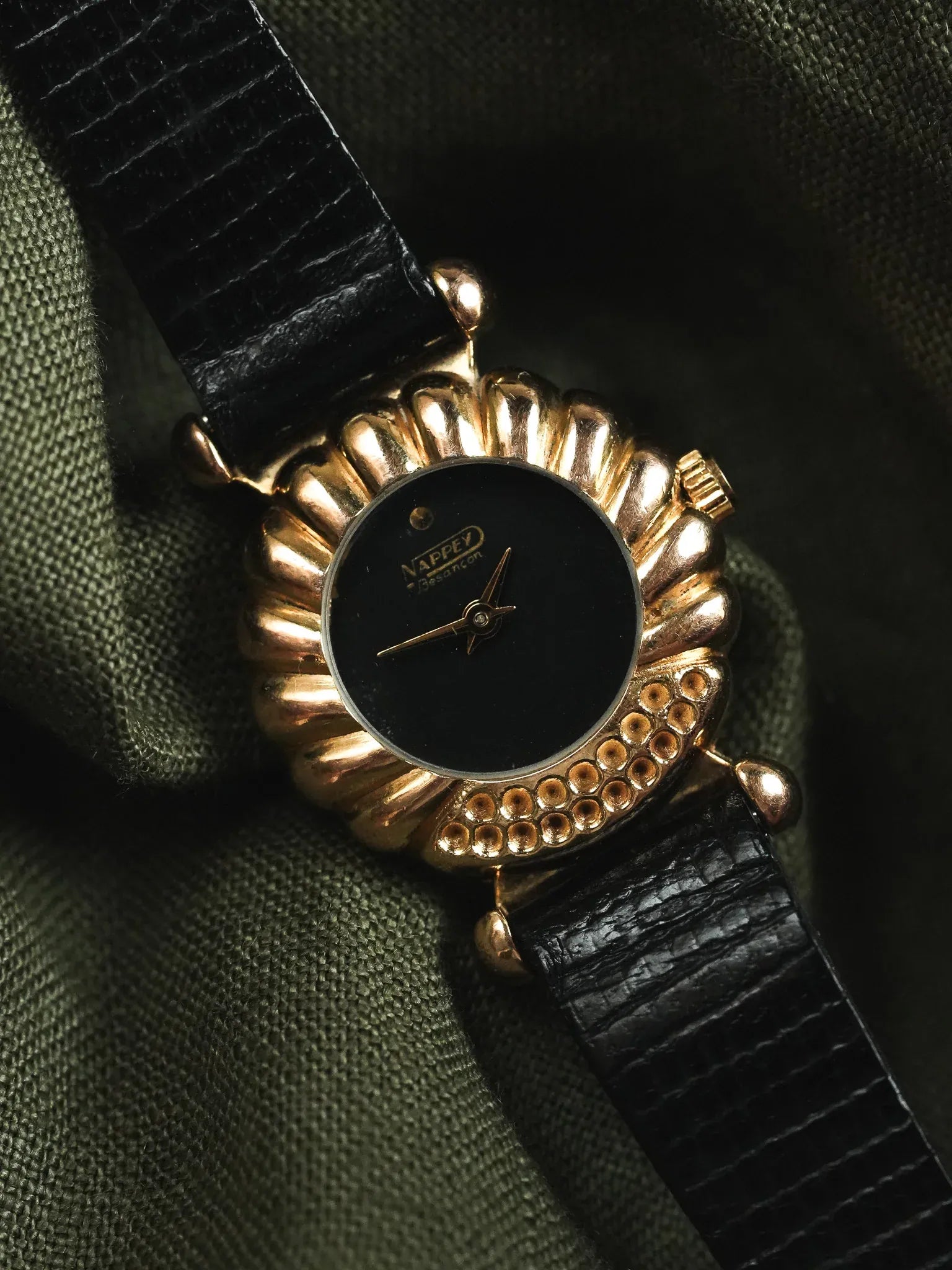 Nappey Besancon - Plaqué or Cadran noir - 1990s - Atelier Victor - Vintage Shop