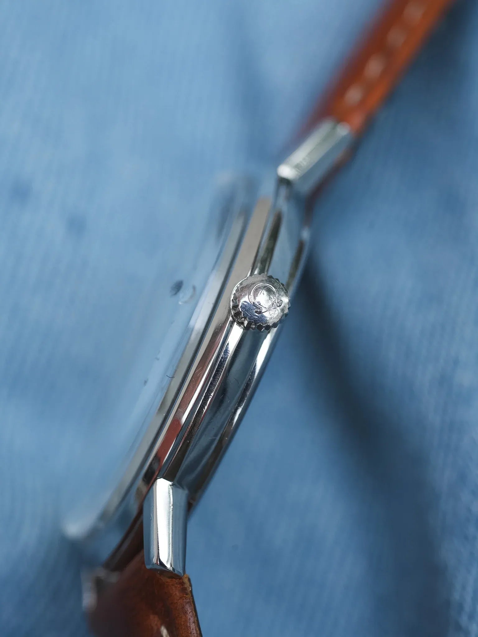 Omega - 131.019 Crosshair rouge acier - 1965 - Atelier Victor