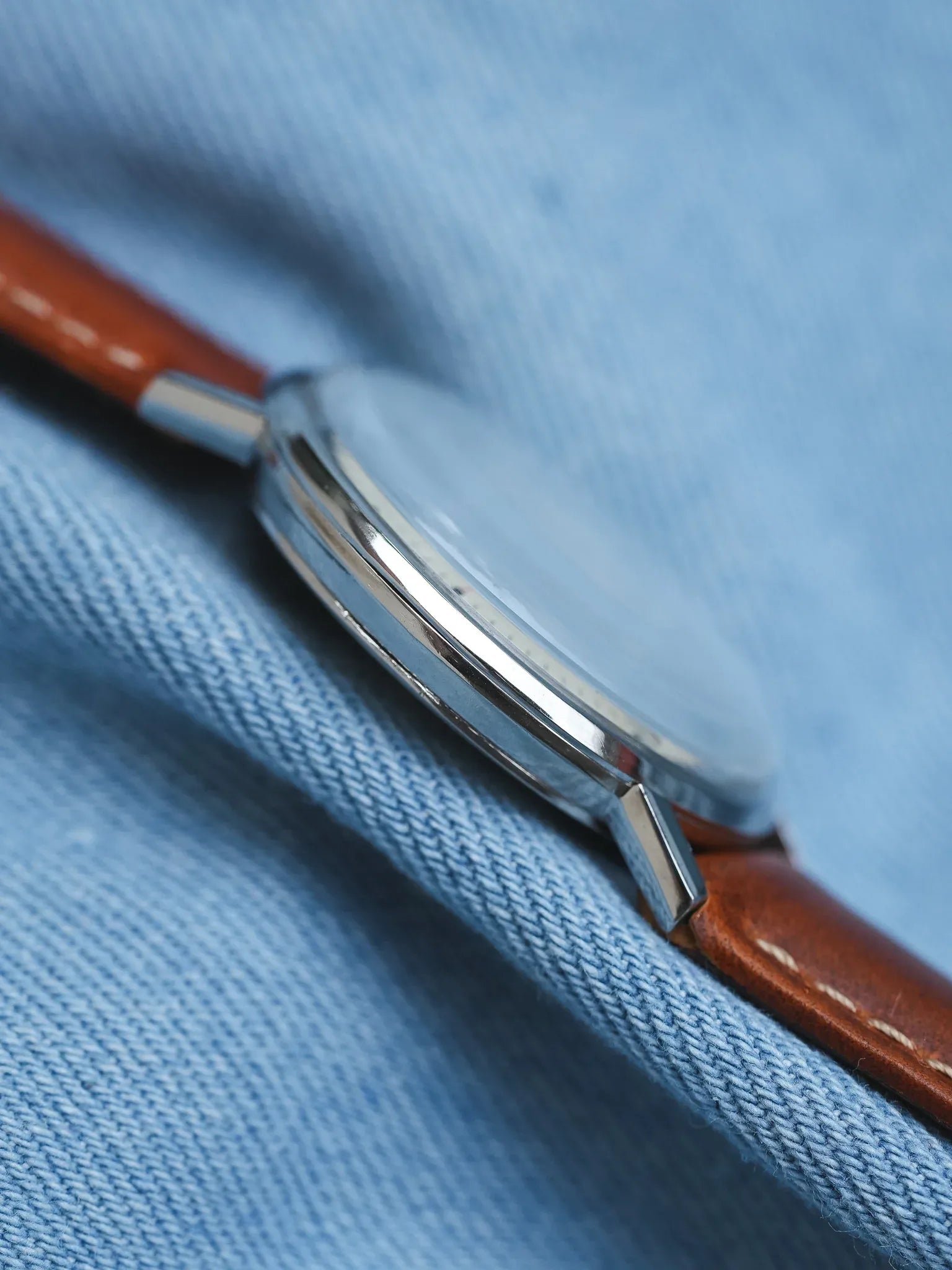 Omega - 131.019 Crosshair rouge acier - 1965 - Atelier Victor