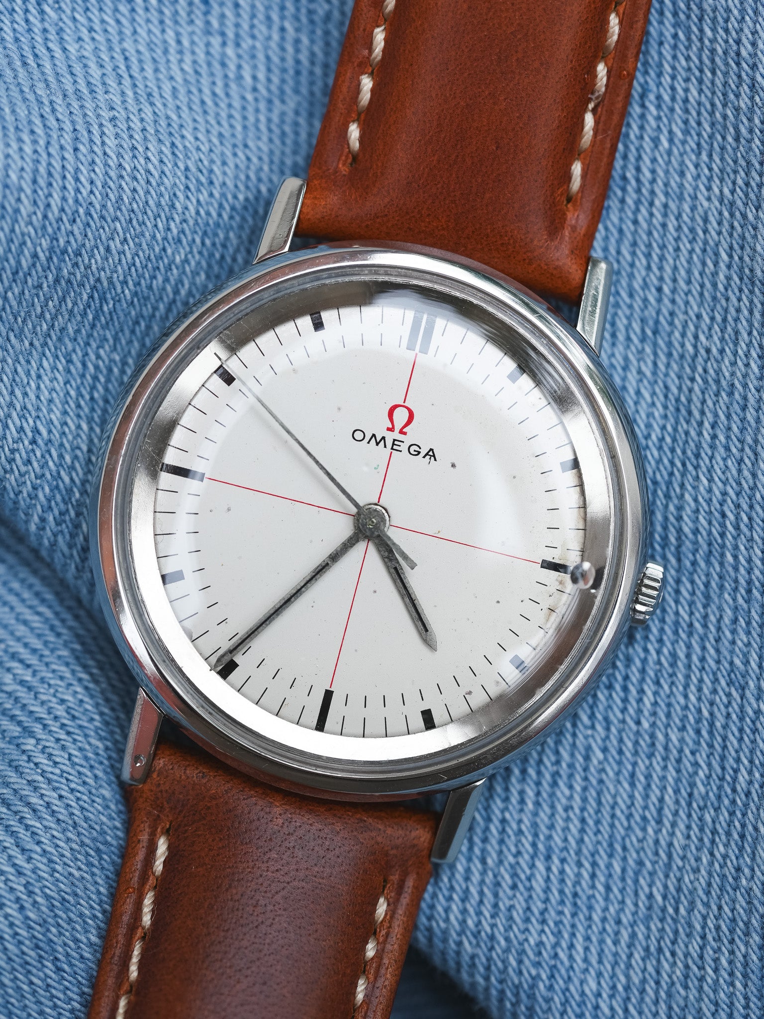 Omega - 131.019 Crosshair rouge acier - 1965 - Atelier Victor - Vintage Shop