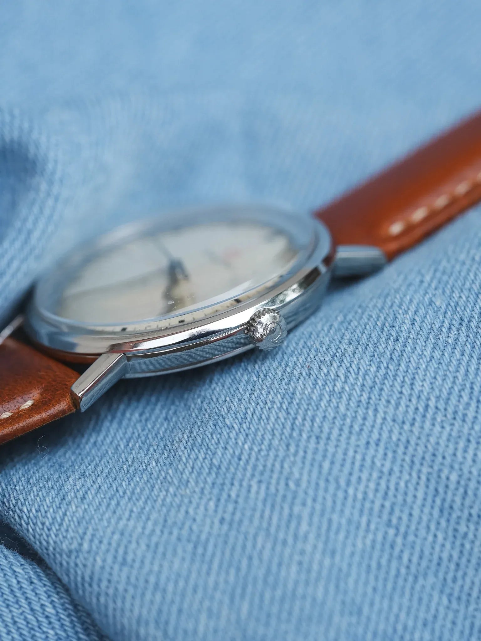 Omega - 131.019 Crosshair rouge acier - 1965 - Atelier Victor - Vintage Shop