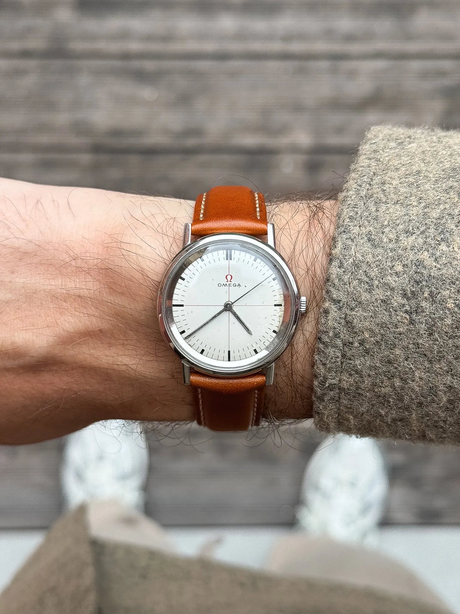 Omega - 131.019 Crosshair rouge acier - 1965 - Atelier Victor - Vintage Shop