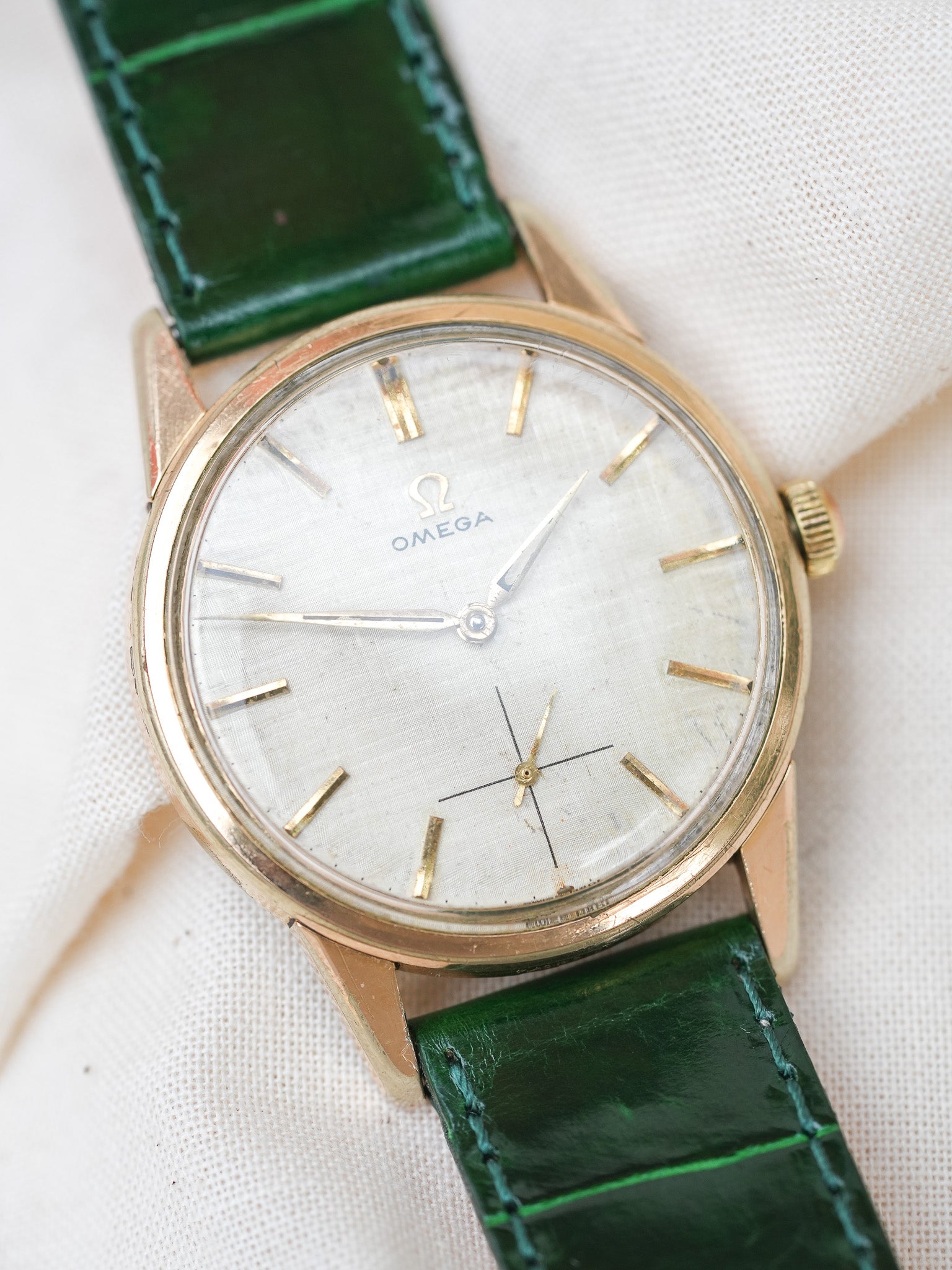 Omega - 14391-6 Plaqué or cadran lin - 1961 - Atelier Victor Paris - Vintage Watch Shop Dubai