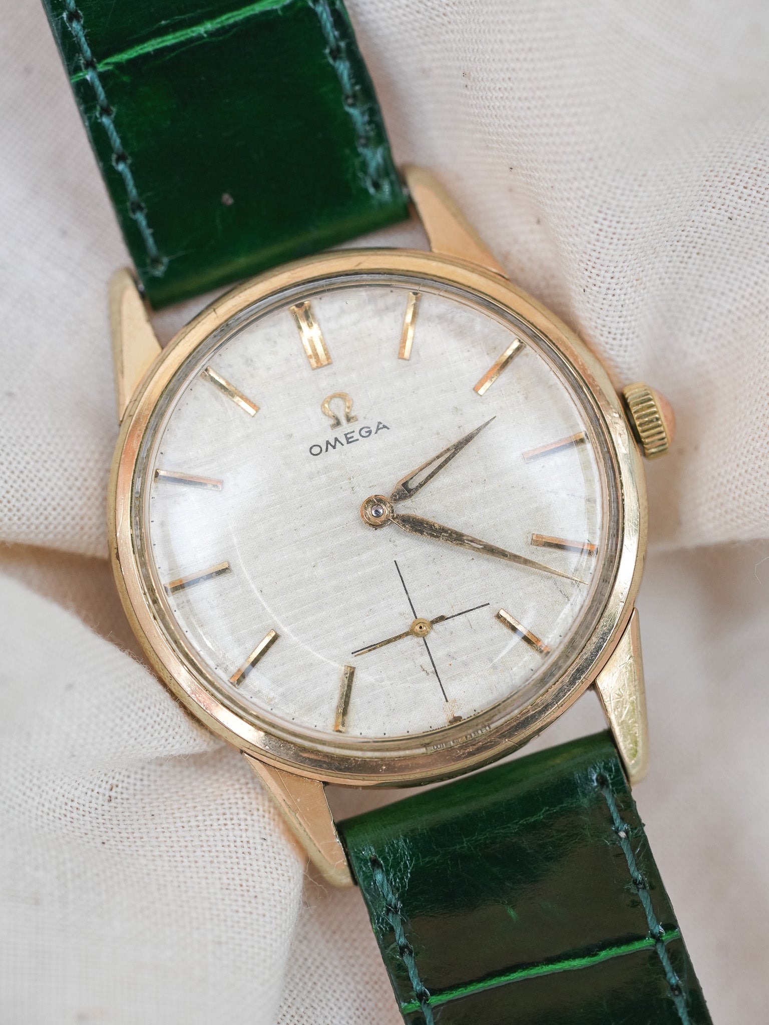 Omega - 14391-6 Plaqué or cadran lin - 1961 - Atelier Victor Paris - Vintage Watch Shop Dubai