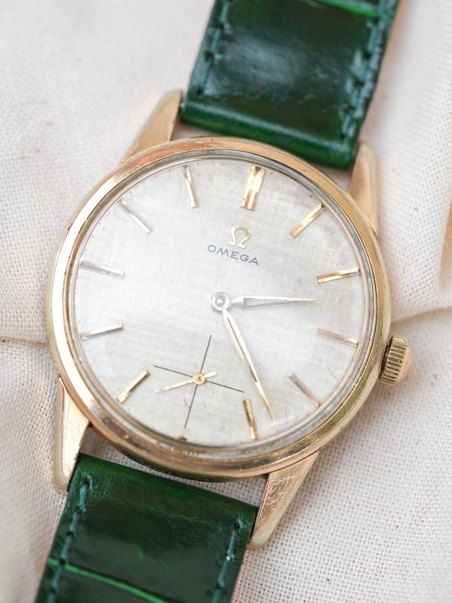 Omega - 14391-6 Plaqué or cadran lin - 1961 - Atelier Victor Paris - Vintage Watch Shop Dubai