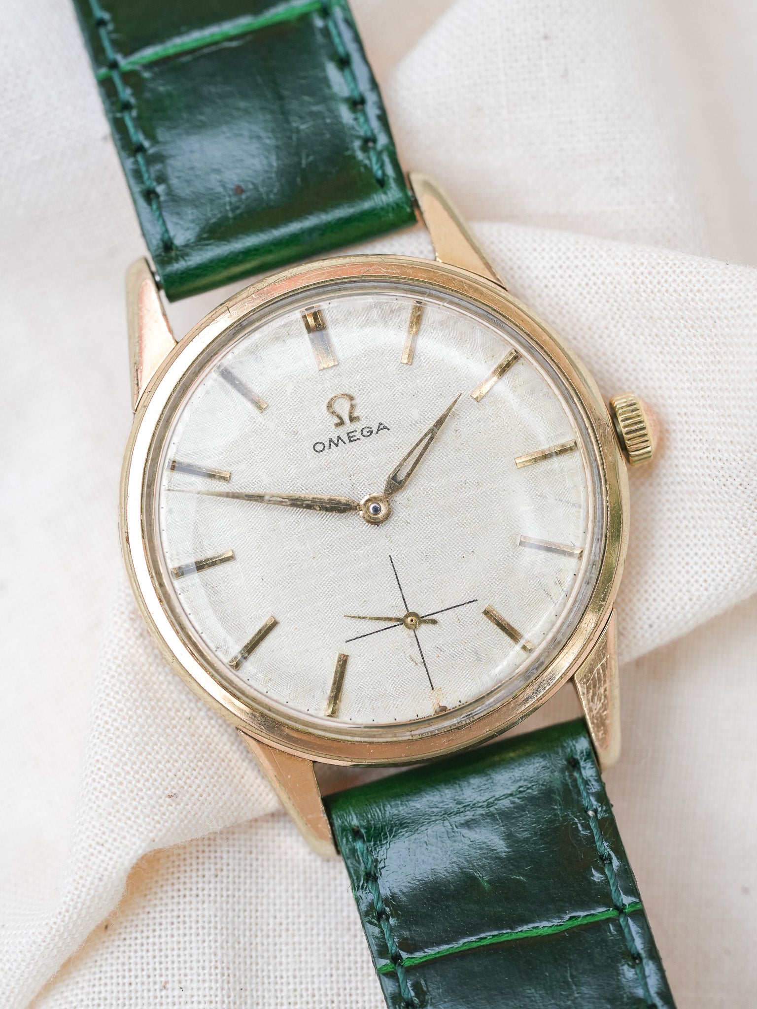 Omega - 14391-6 Plaqué or cadran lin - 1961 - Atelier Victor Paris - Vintage Watch Shop Dubai