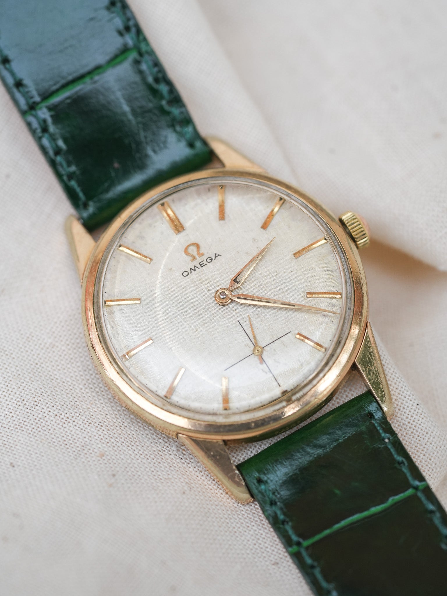 Omega - 14391-6 Plaqué or cadran lin - 1961 - Atelier Victor Paris - Vintage Watch Shop Dubai
