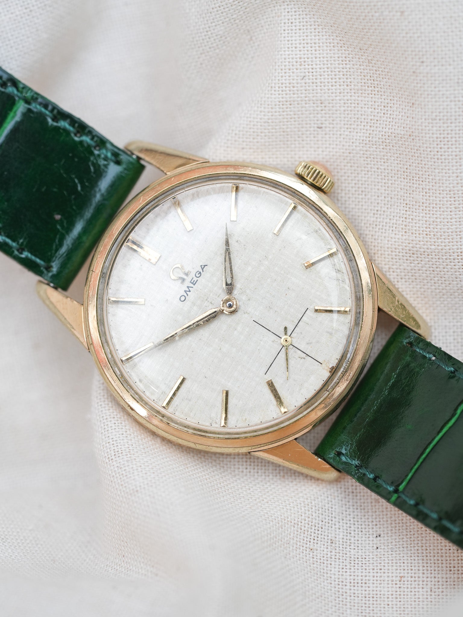 Omega - 14391-6 Plaqué or cadran lin - 1961 - Atelier Victor Paris - Vintage Watch Shop Dubai