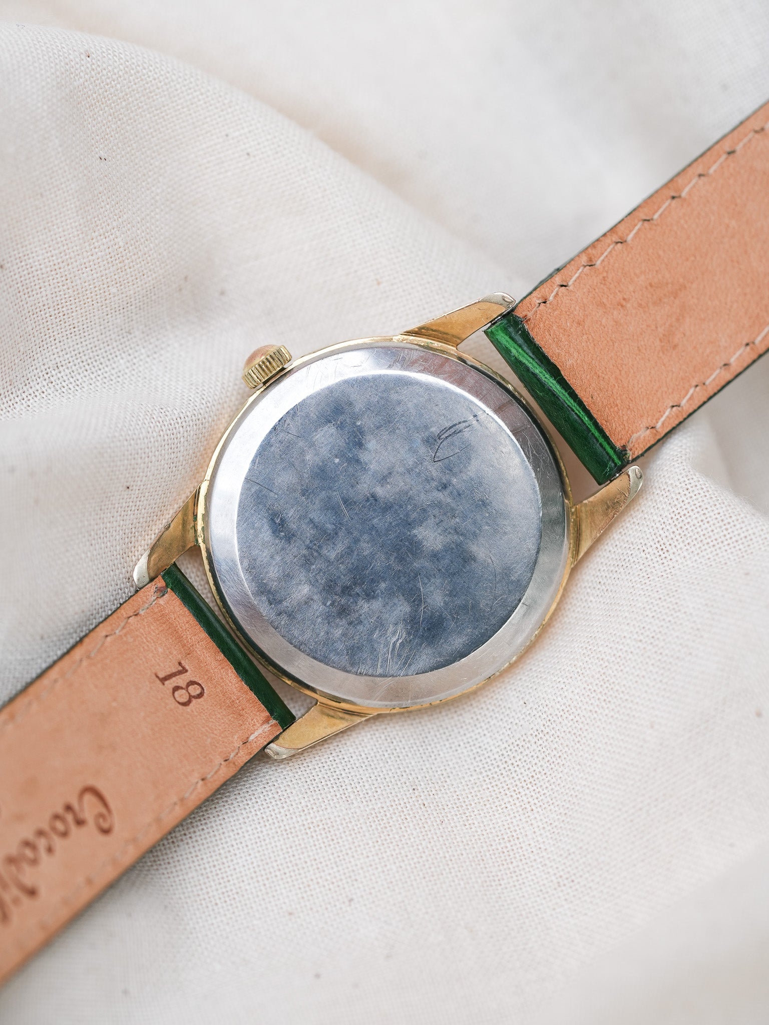 Omega - 14391-6 Plaqué or cadran lin - 1961 - Atelier Victor Paris - Vintage Watch Shop Dubai