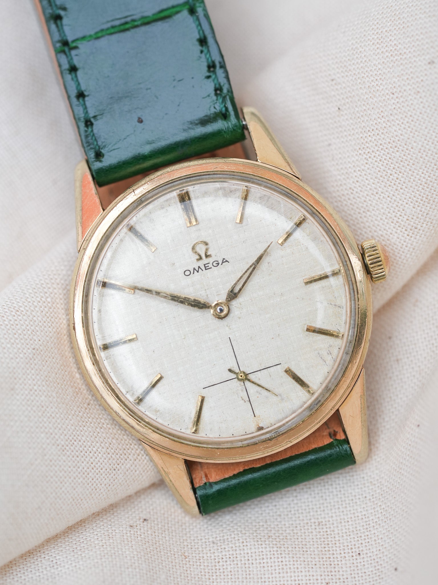 Omega - 14391-6 Plaqué or cadran lin - 1961 - Atelier Victor Paris - Vintage Watch Shop Dubai