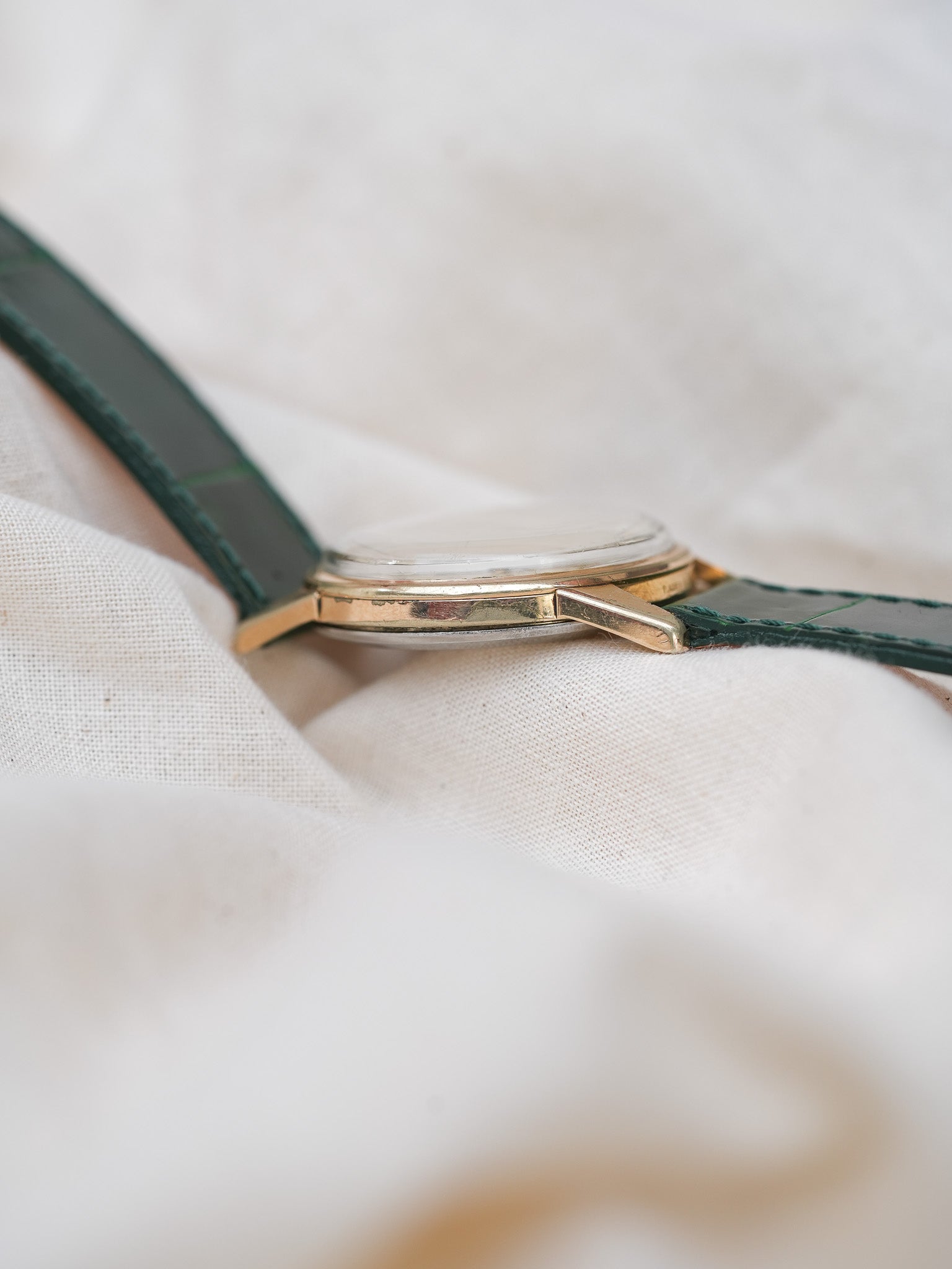 Omega - 14391-6 Plaqué or cadran lin - 1961 - Atelier Victor Paris - Vintage Watch Shop Dubai