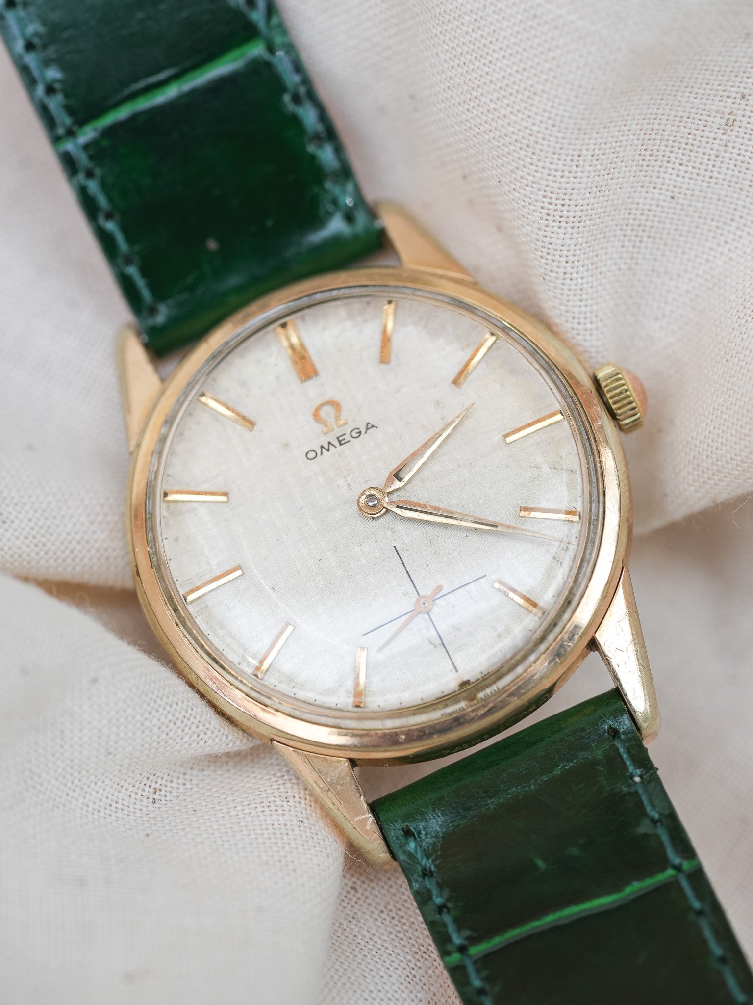 Omega - 14391-6 Plaqué or cadran lin - 1961 - Atelier Victor Paris - Vintage Watch Shop Dubai