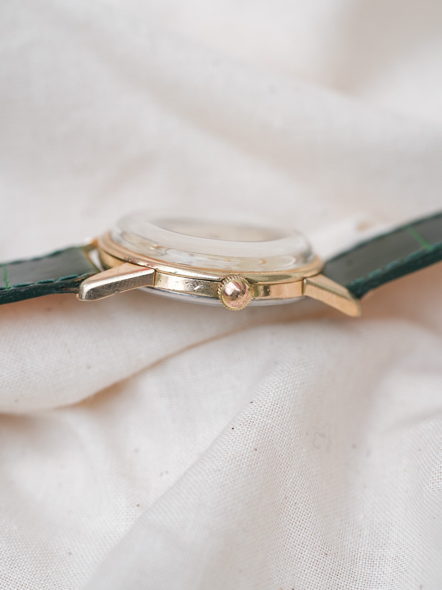 Omega - 14391-6 Plaqué or cadran lin - 1961 - Atelier Victor Paris - Vintage Watch Shop Dubai