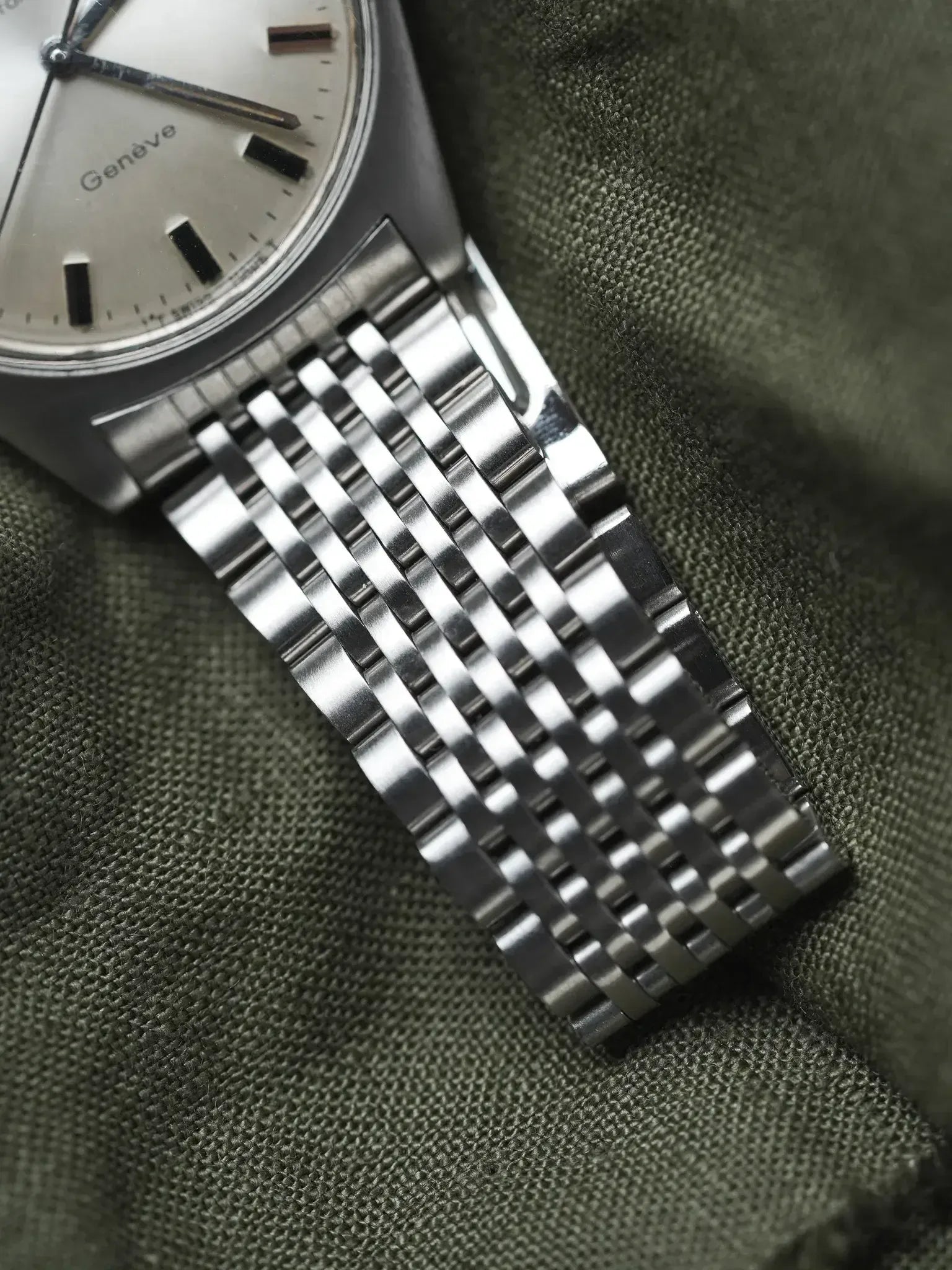 Omega - 166.041 Genève Tonneau Date Grain de Riz - 1968 - Atelier Victor