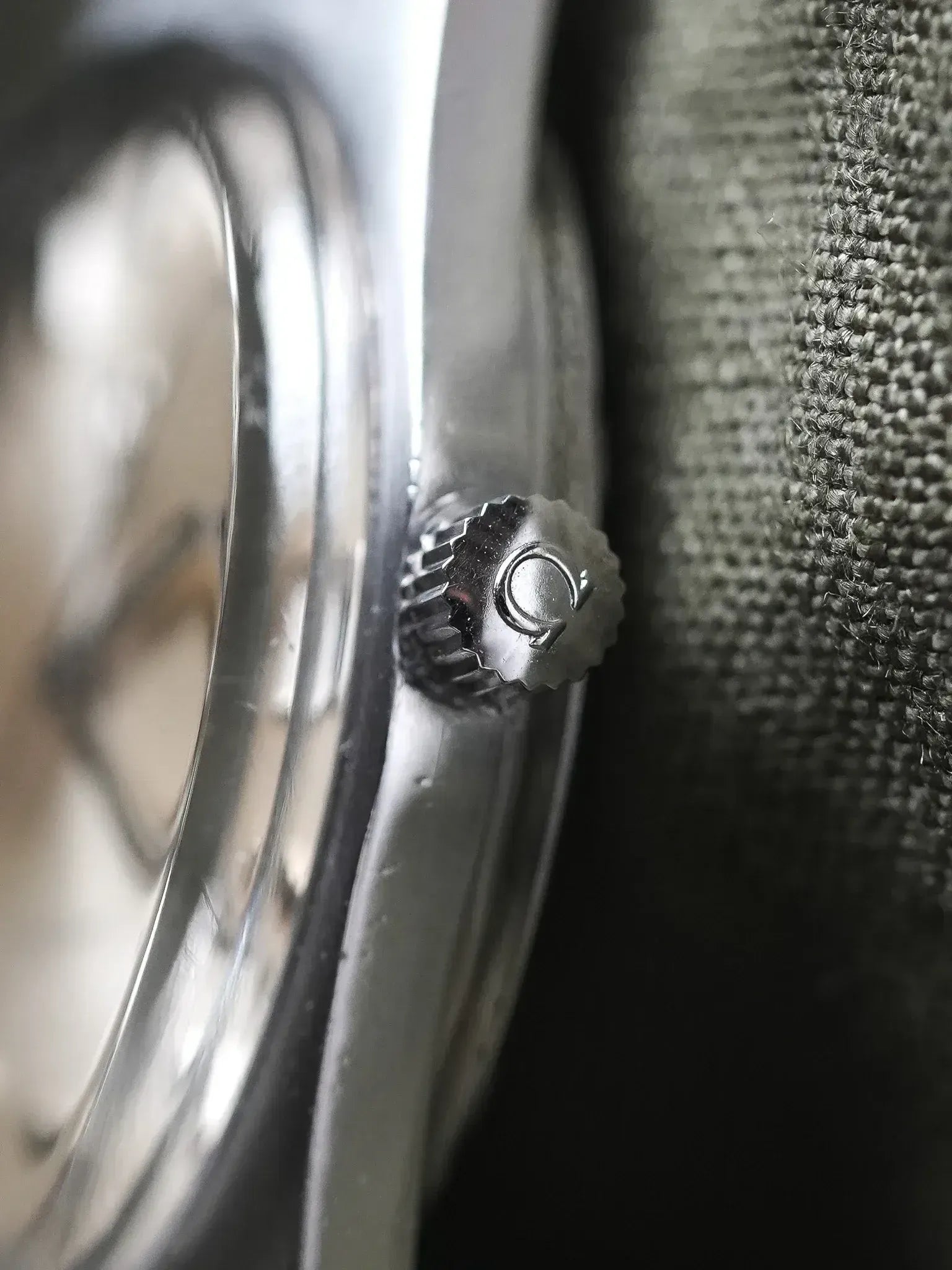 Omega - 166.041 Genève Tonneau Date Grain de Riz - 1968 - Atelier Victor