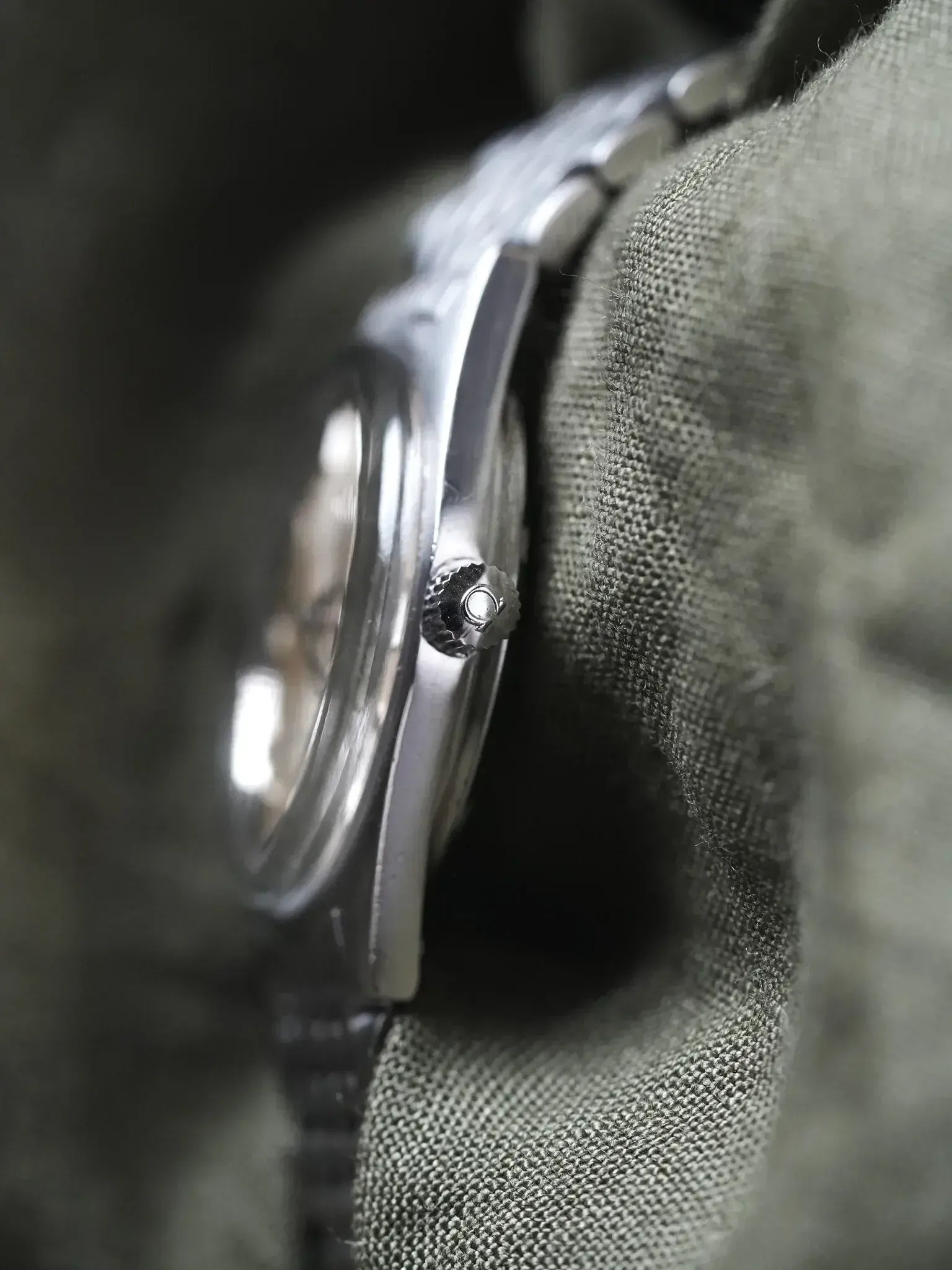 Omega - 166.041 Genève Tonneau Date Grain de Riz - 1968 - Atelier Victor