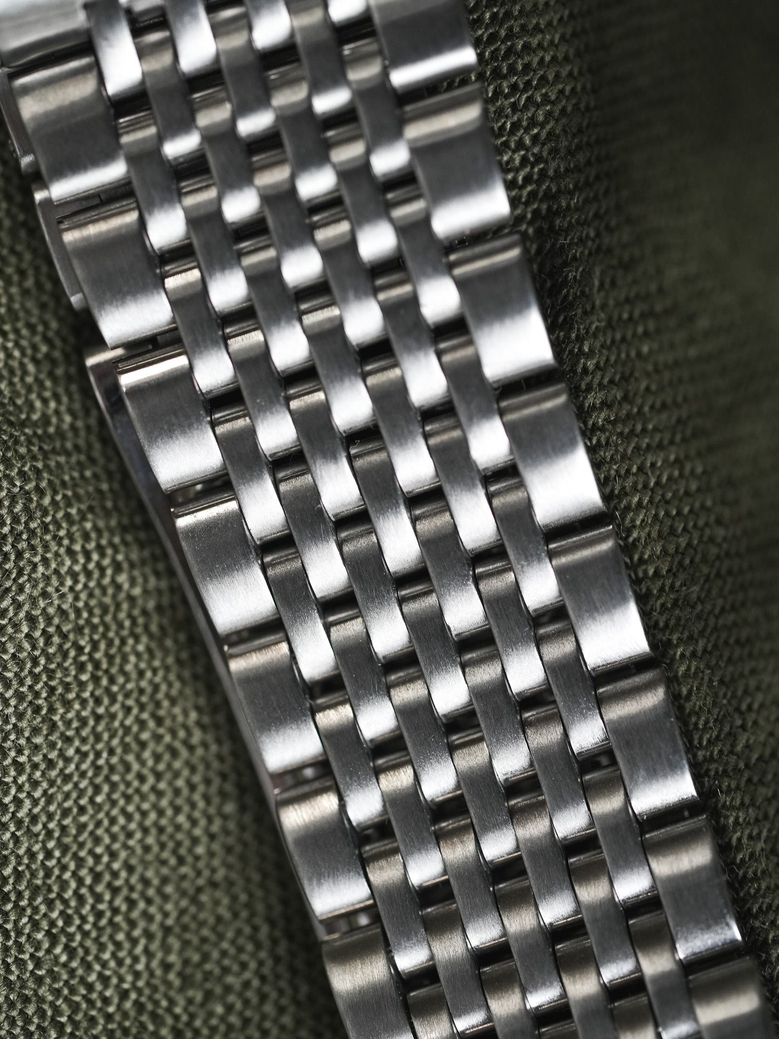 Omega - 166.041 Genève Tonneau Date Grain de Riz - 1968 - Atelier Victor - Vintage Shop