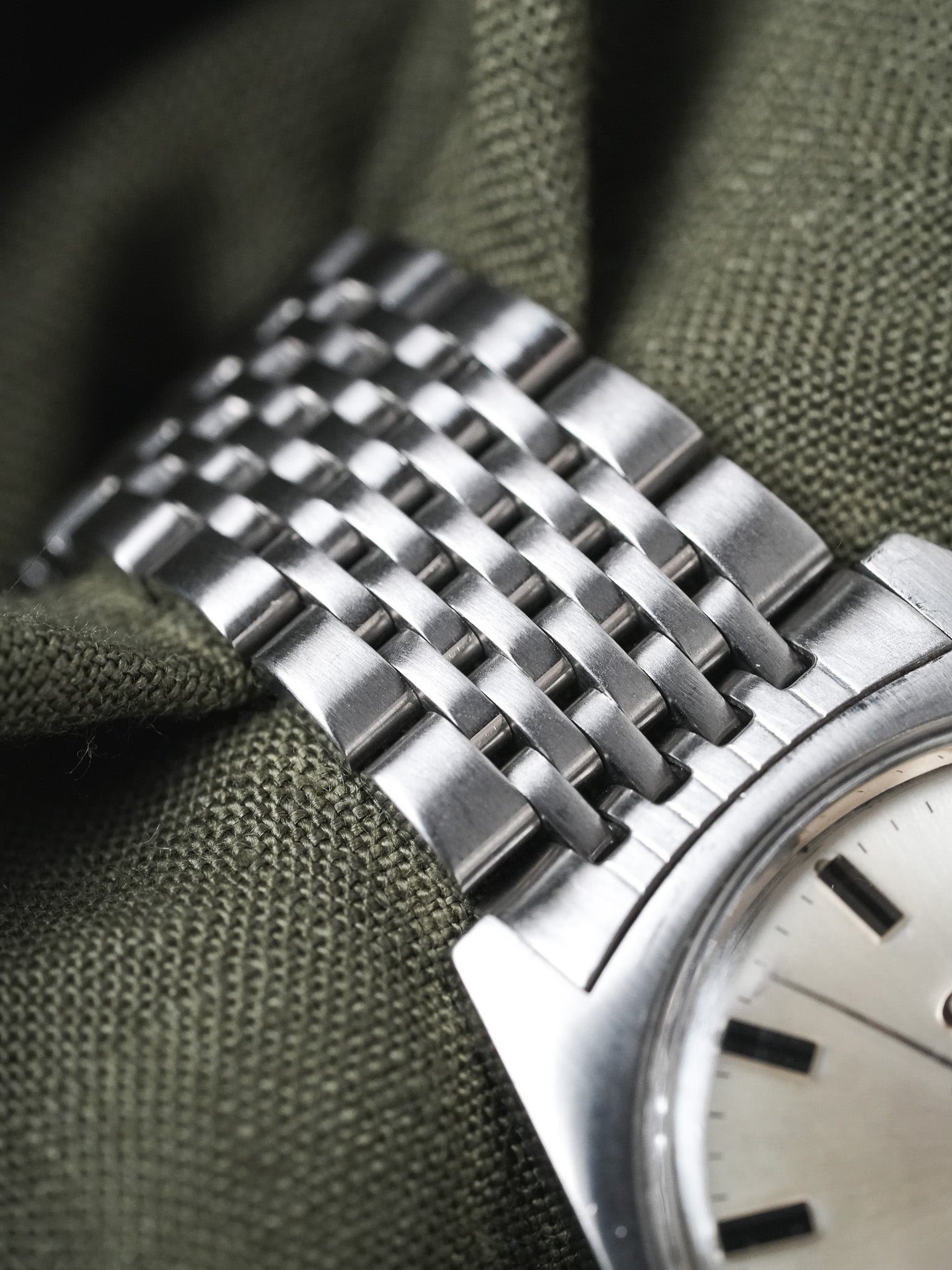 Omega - 166.041 Genève Tonneau Date Grain de Riz - 1968 - Atelier Victor - Vintage Shop