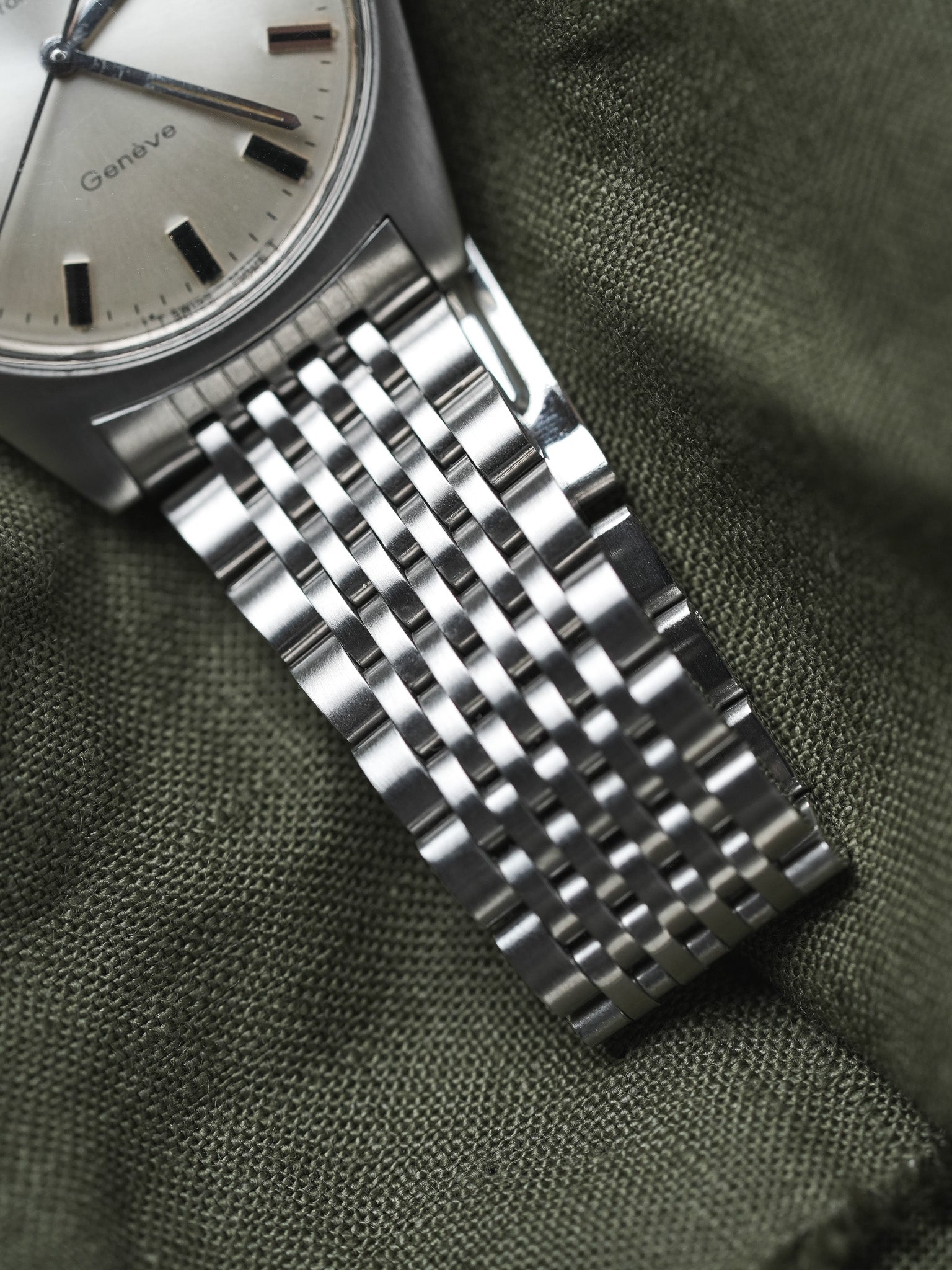 Omega - 166.041 Genève Tonneau Date Grain de Riz - 1968 - Atelier Victor - Vintage Shop