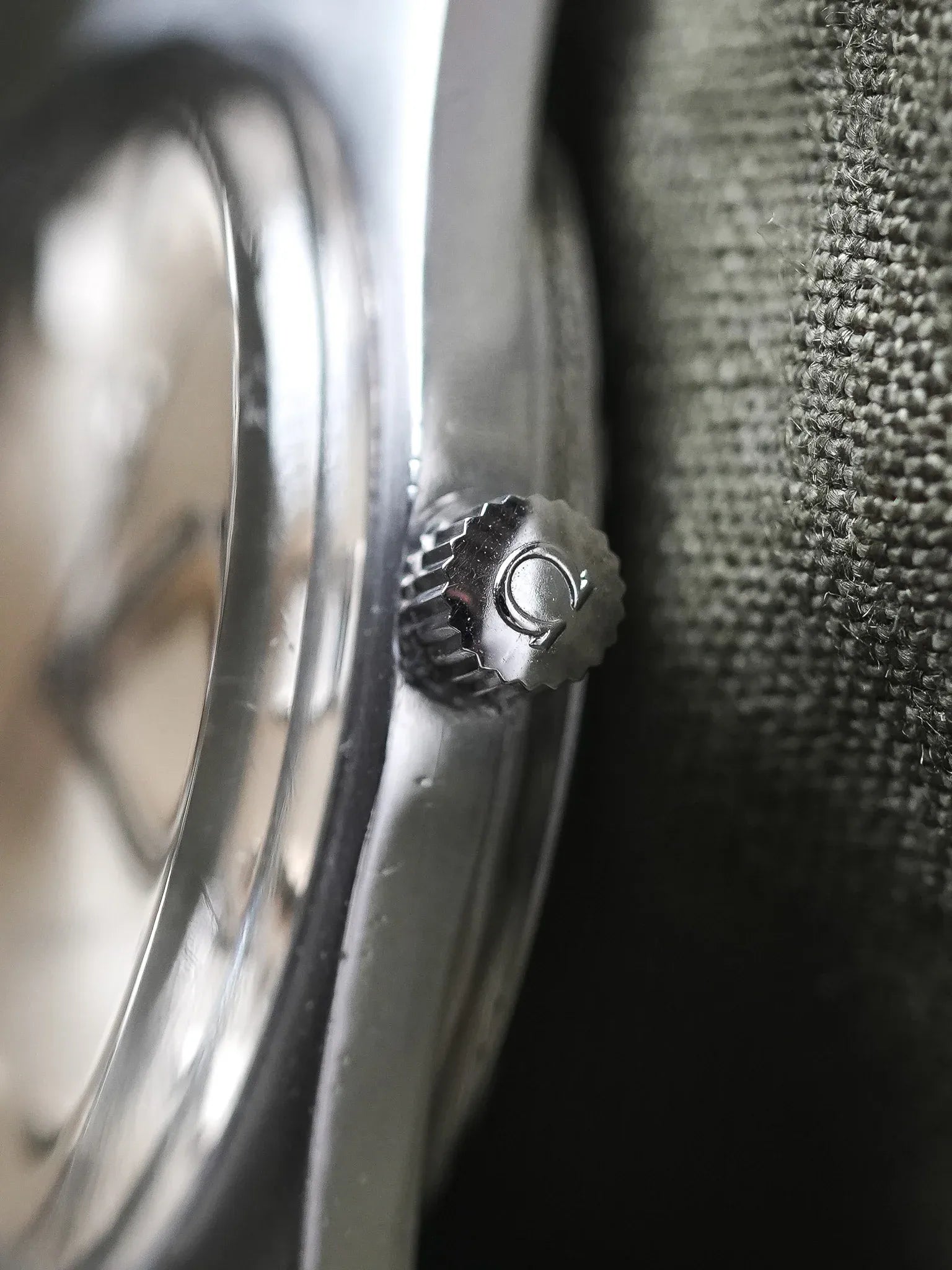 Omega - 166.041 Genève Tonneau Date Grain de Riz - 1968 - Atelier Victor - Vintage Shop