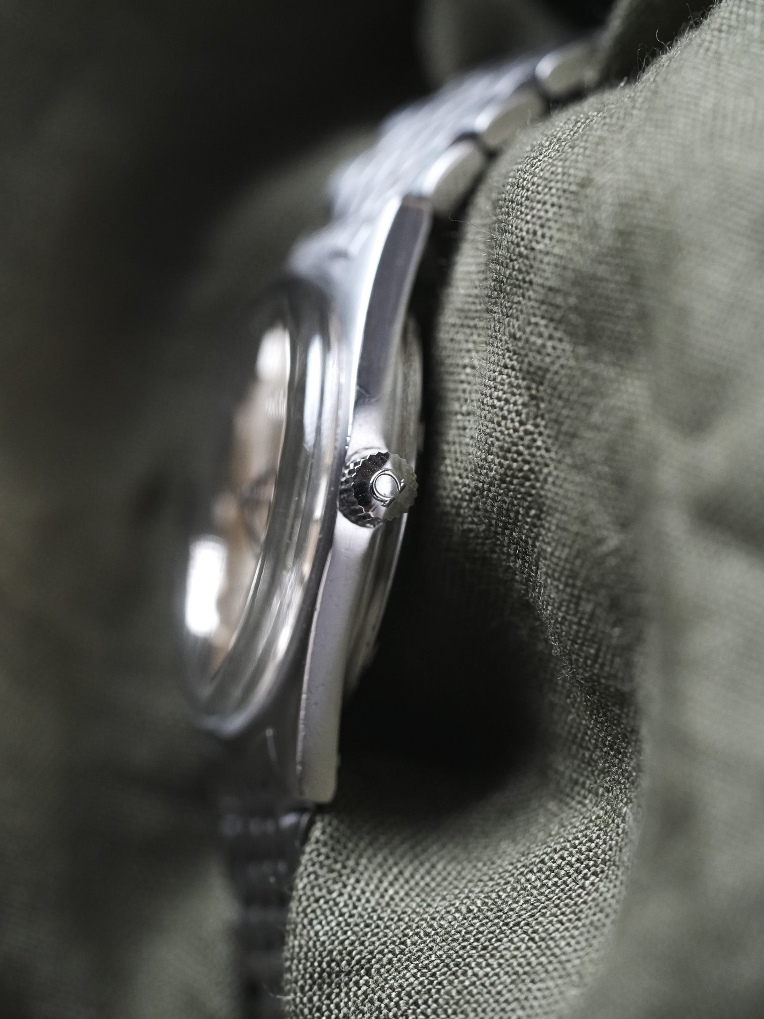 Omega - 166.041 Genève Tonneau Date Grain de Riz - 1968 - Atelier Victor - Vintage Shop
