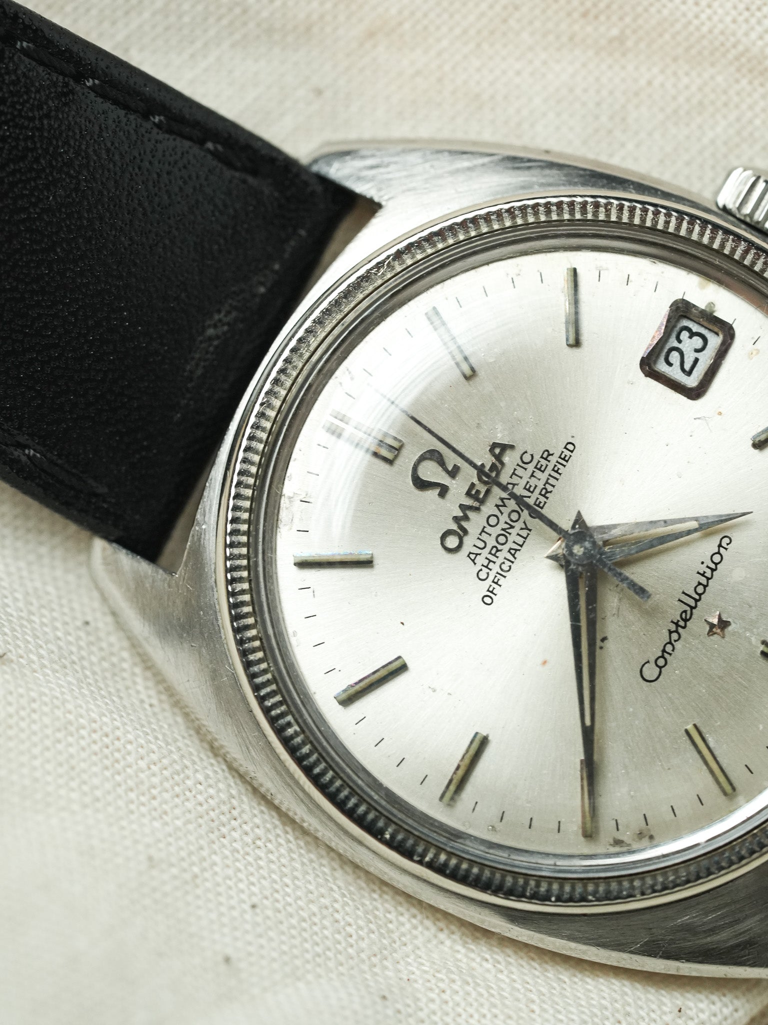 Omega - 168.027 Constellation Date Lunette Or blanc 28k désigné par Gerald Genta - 1968 - Atelier Victor - Vintage Shop