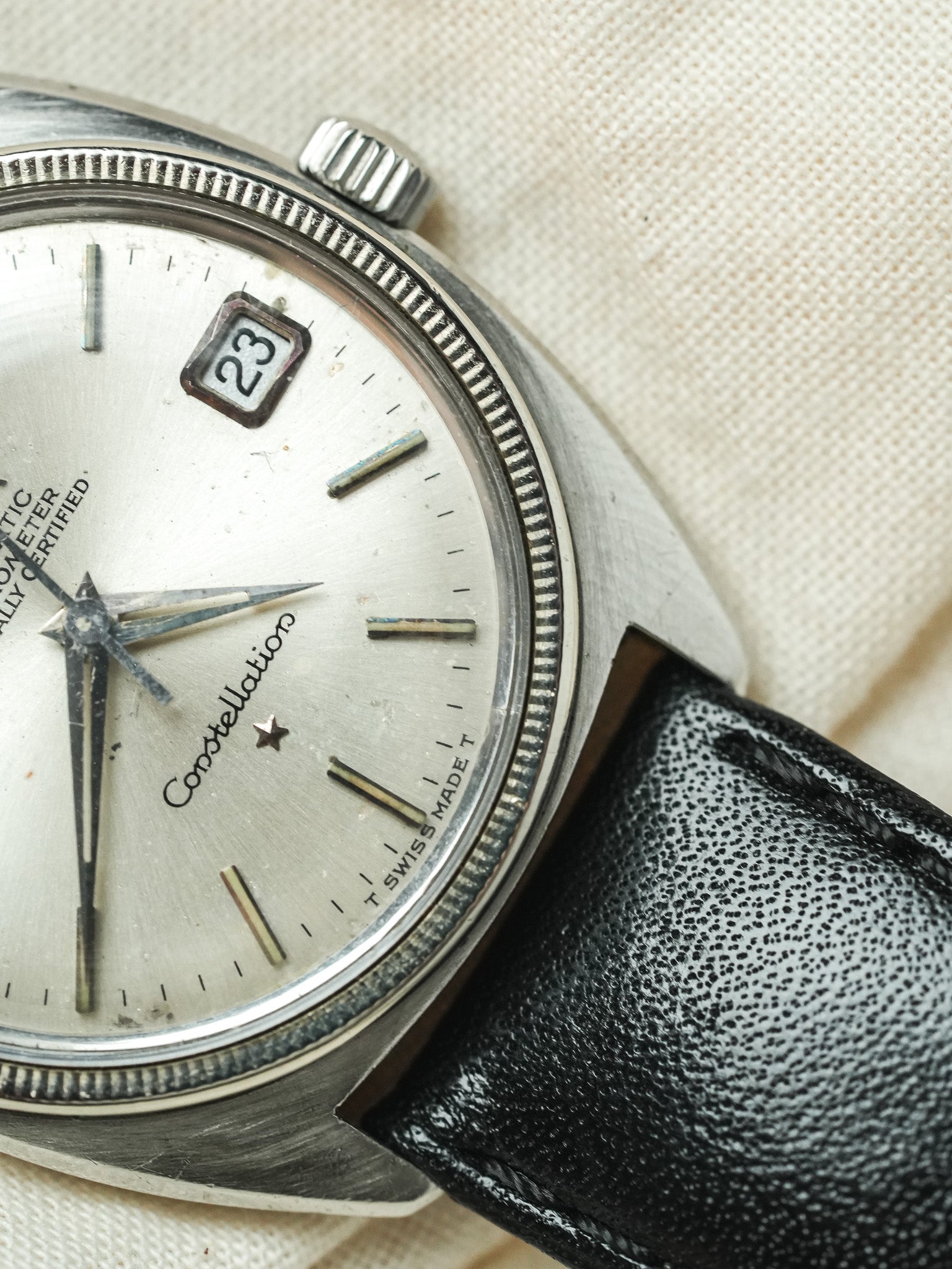Omega - 168.027 Constellation Date Lunette Or blanc 28k désigné par Gerald Genta - 1968 - Atelier Victor - Vintage Shop