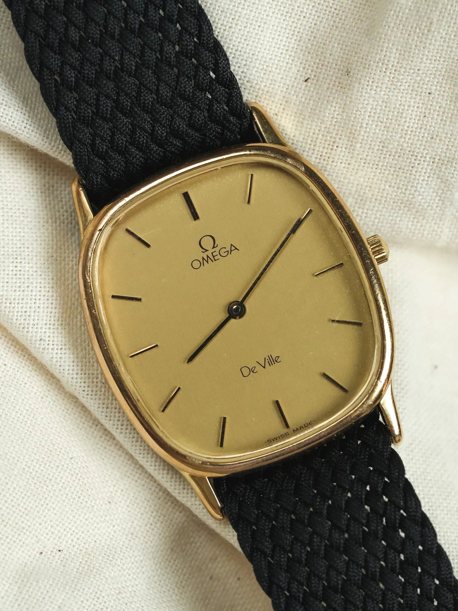 Omega - 191.0220 Tonneau Or Cadran Or Quartz - 1982 - Atelier Victor