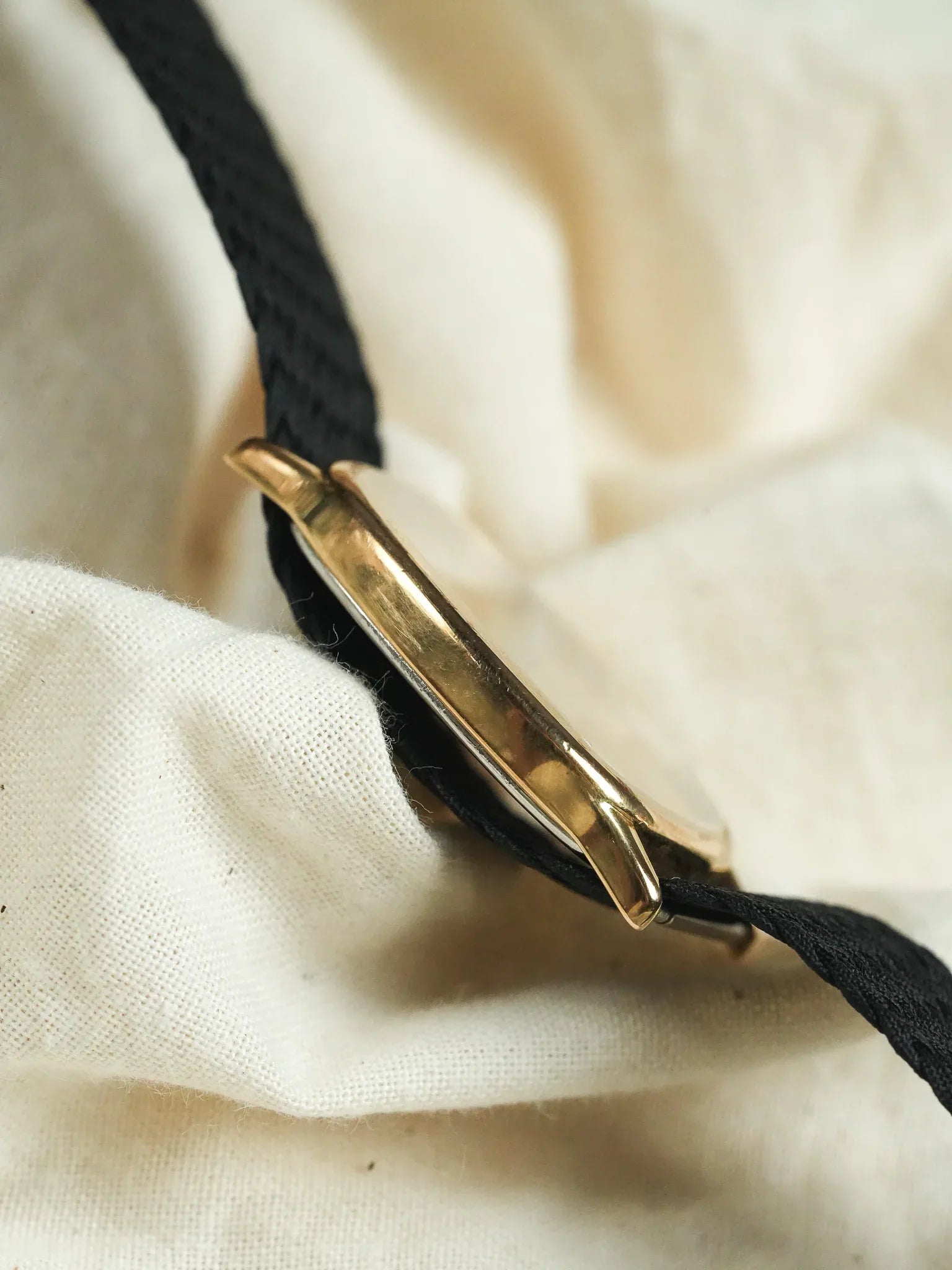 Omega - 191.0220 Tonneau Or Cadran Or Quartz - 1982 - Atelier Victor