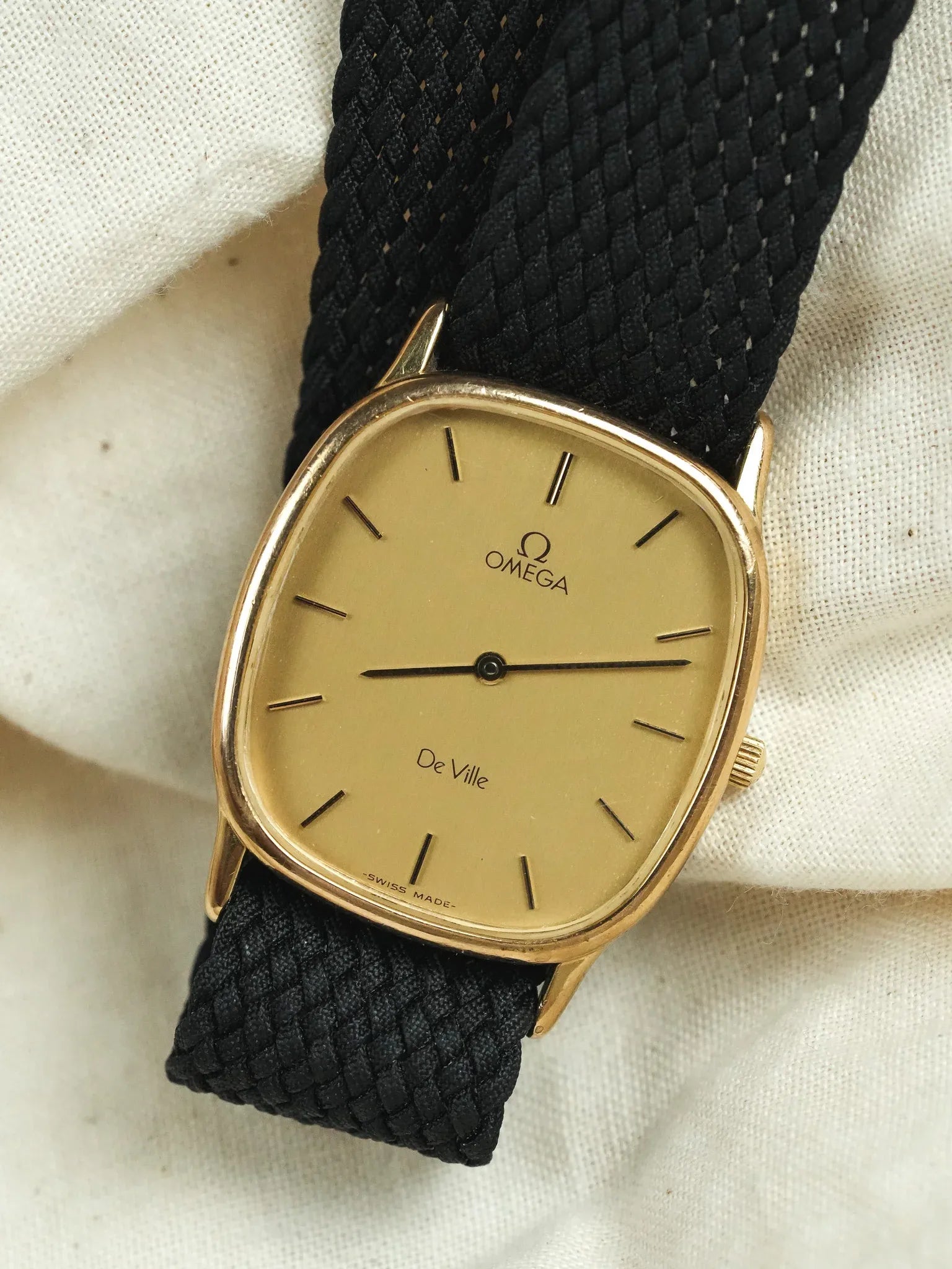 Omega - 191.0220 Tonneau Or Cadran Or Quartz - 1982 - Atelier Victor