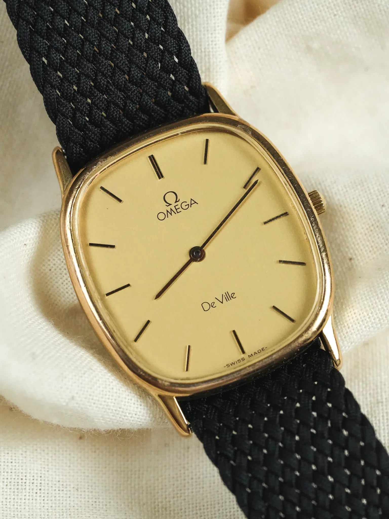 Omega - 191.0220 Tonneau Or Cadran Or Quartz - 1982 - Atelier Victor