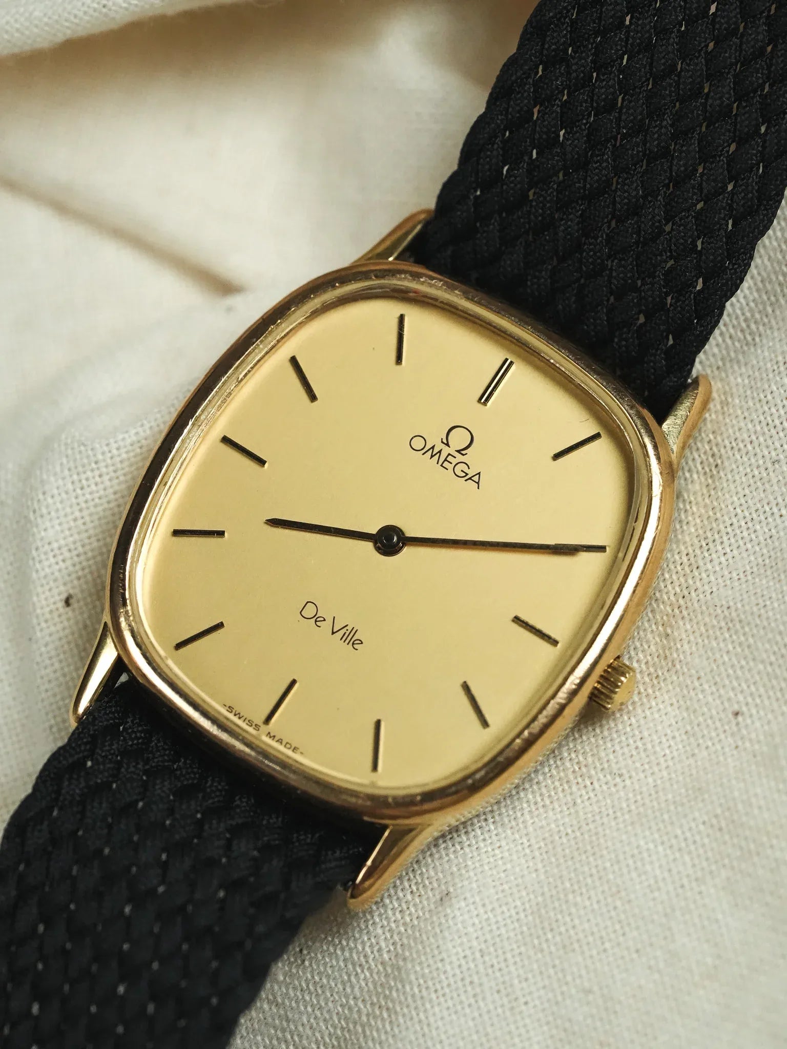 Omega - 191.0220 Tonneau Or Cadran Or Quartz - 1982 - Atelier Victor - Vintage Shop