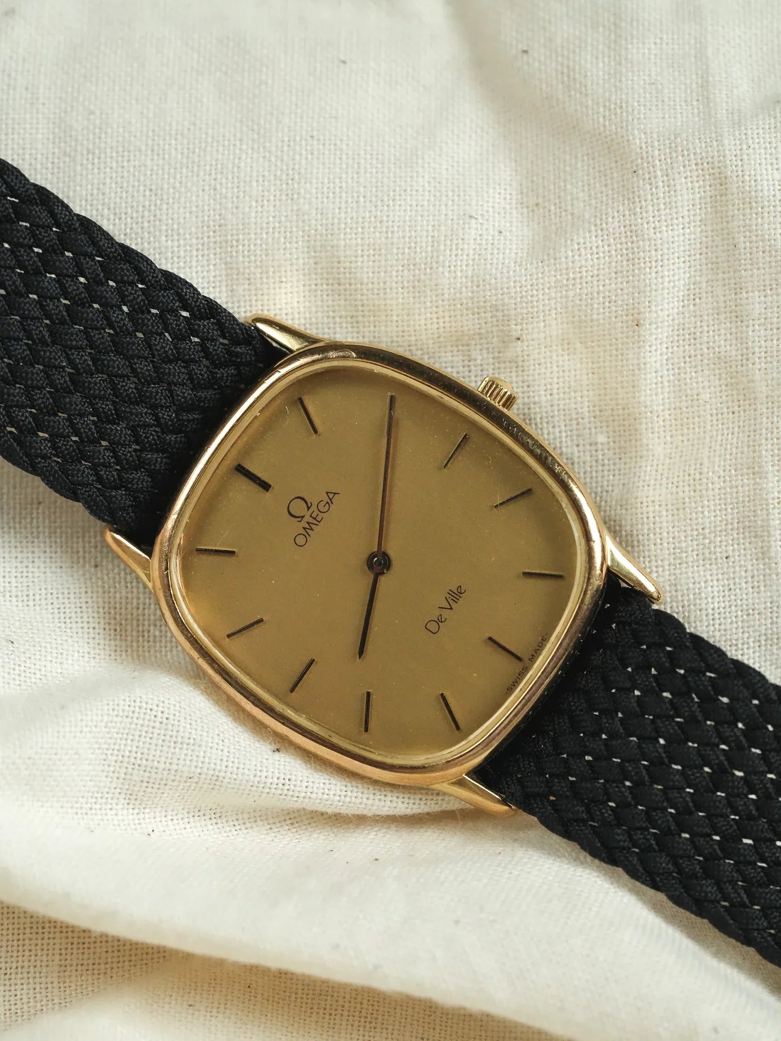 Omega - 191.0220 Tonneau Or Cadran Or Quartz - 1982 - Atelier Victor - Vintage Shop