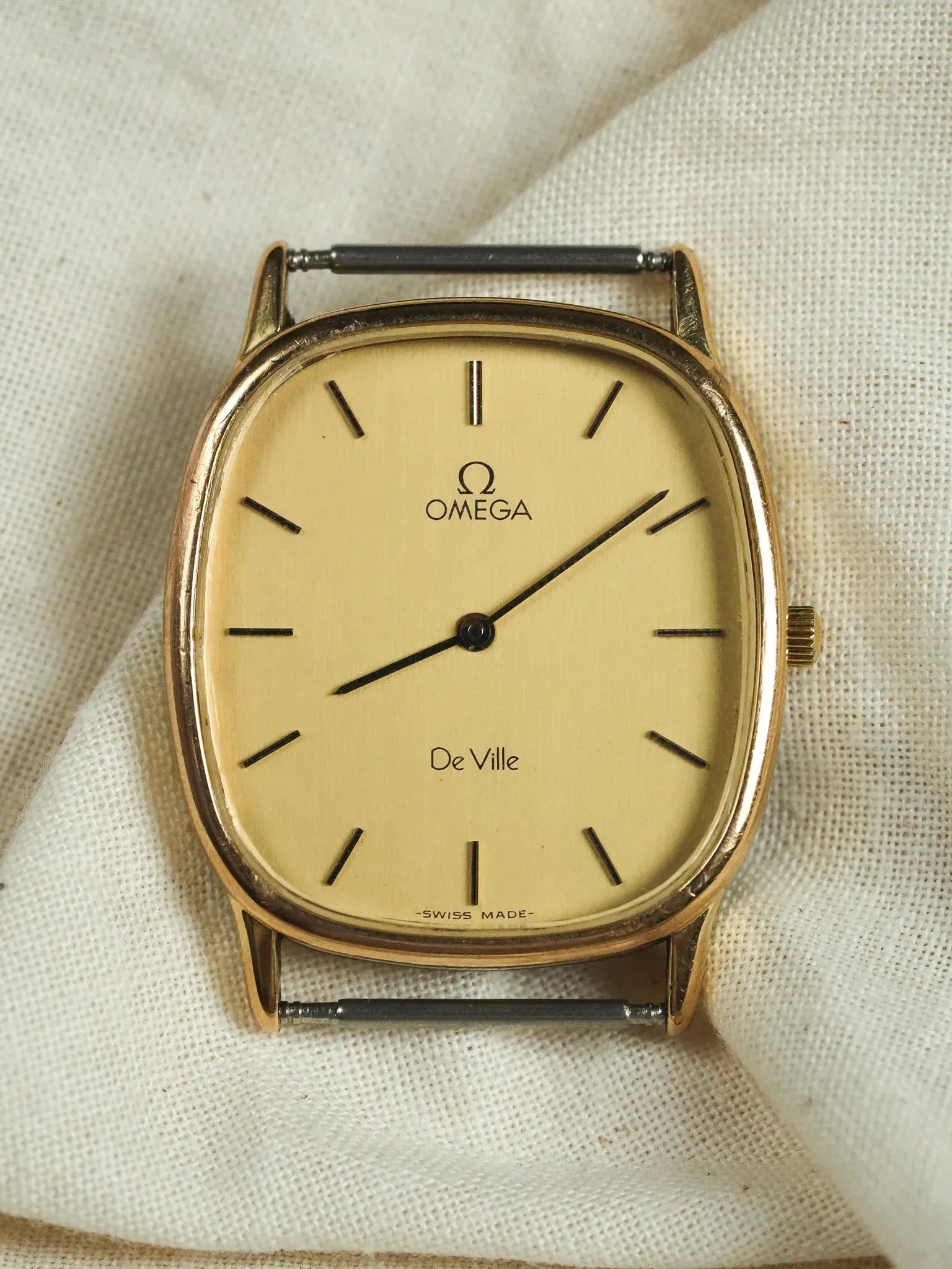 Omega - 191.0220 Tonneau Or Cadran Or Quartz - 1982 - Atelier Victor - Vintage Shop