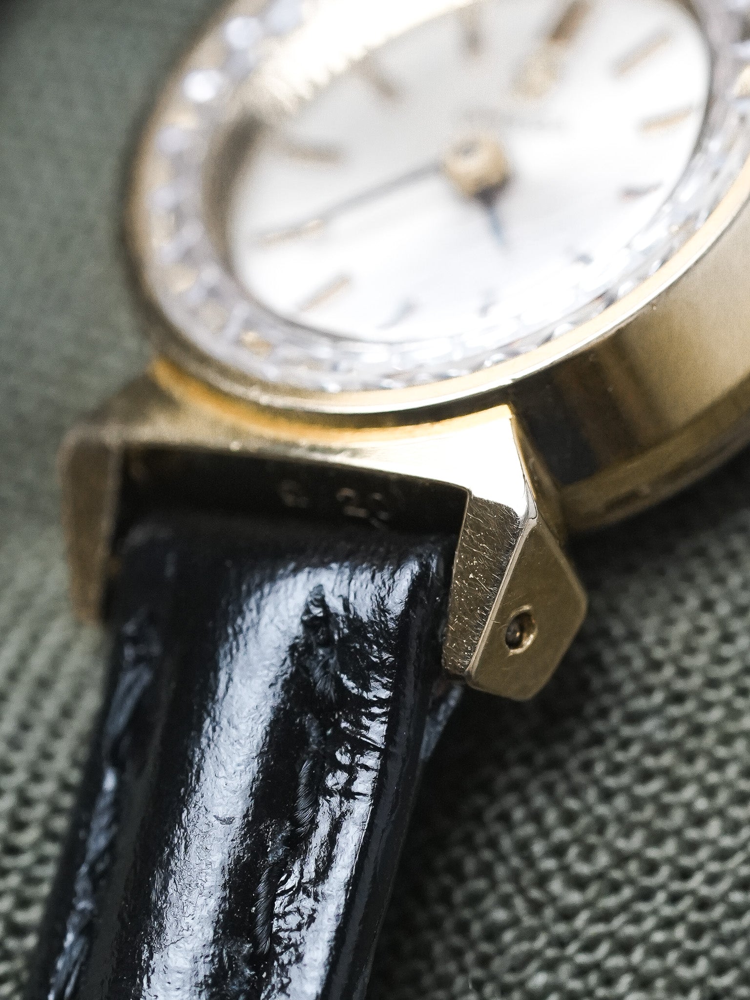 Omega - 511.165 Verre facette corne Gouttes d'eau or - 1966 - Atelier Victor - Vintage Shop
