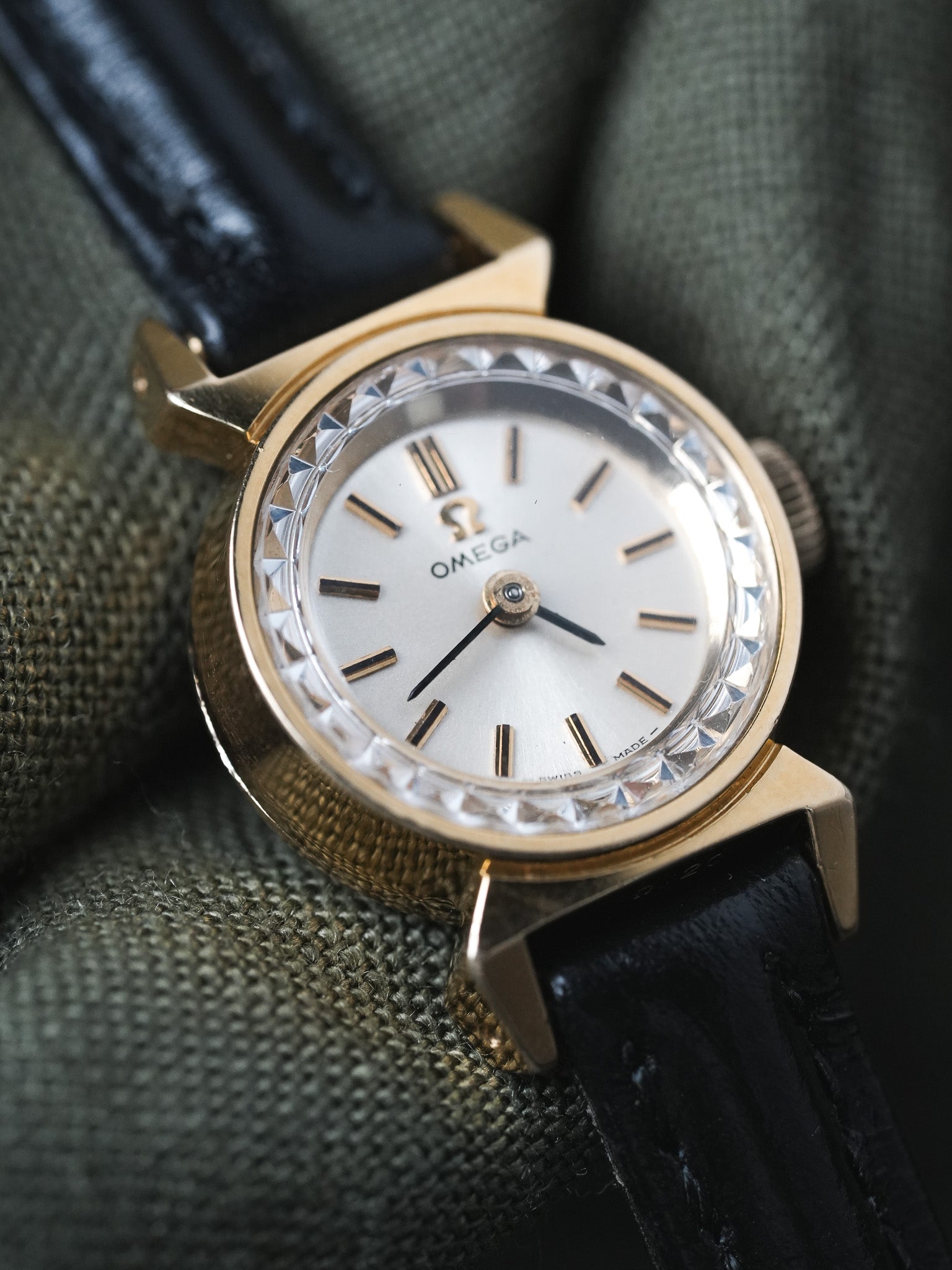 Omega - 511.165 Verre facette corne Gouttes d'eau or - 1966 - Atelier Victor - Vintage Shop