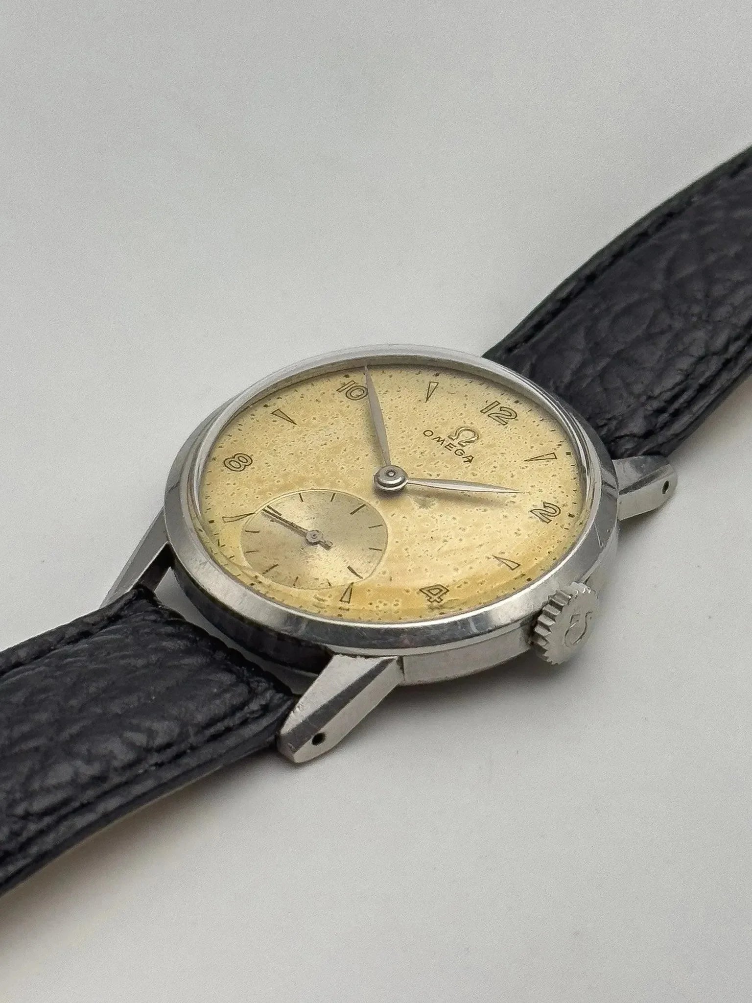 Omega - Calatrava Cream Patina - 1947 - Atelier Victor - Vintage Shop