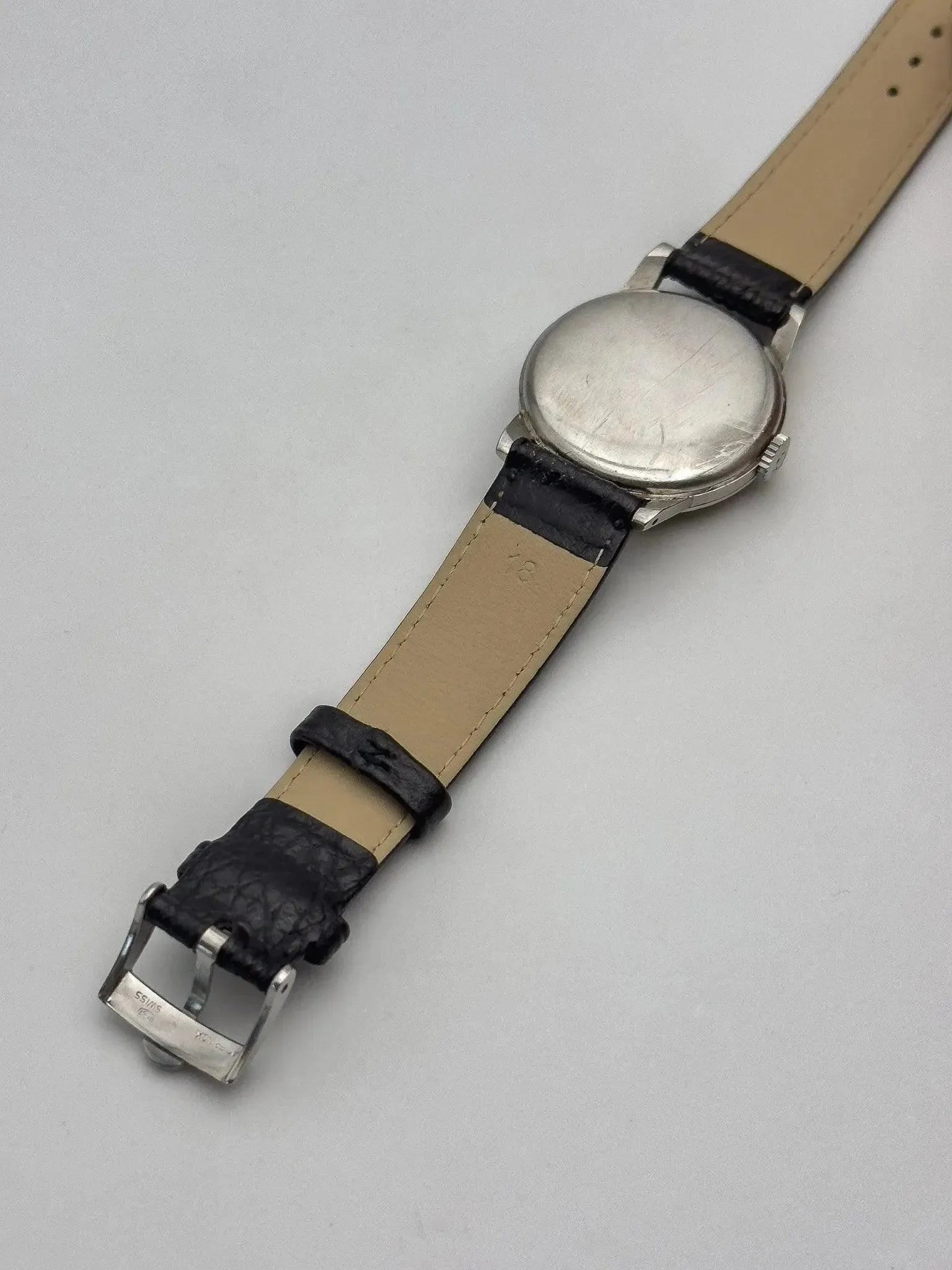 Omega - Calatrava Cream Patina - 1947 - Atelier Victor - Vintage Shop