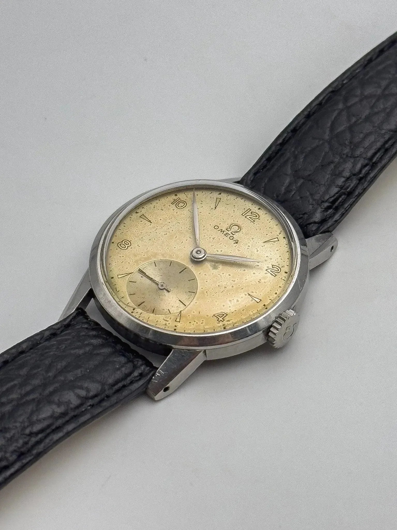 Omega - Calatrava Cream Patina - 1947 - Atelier Victor - Vintage Shop