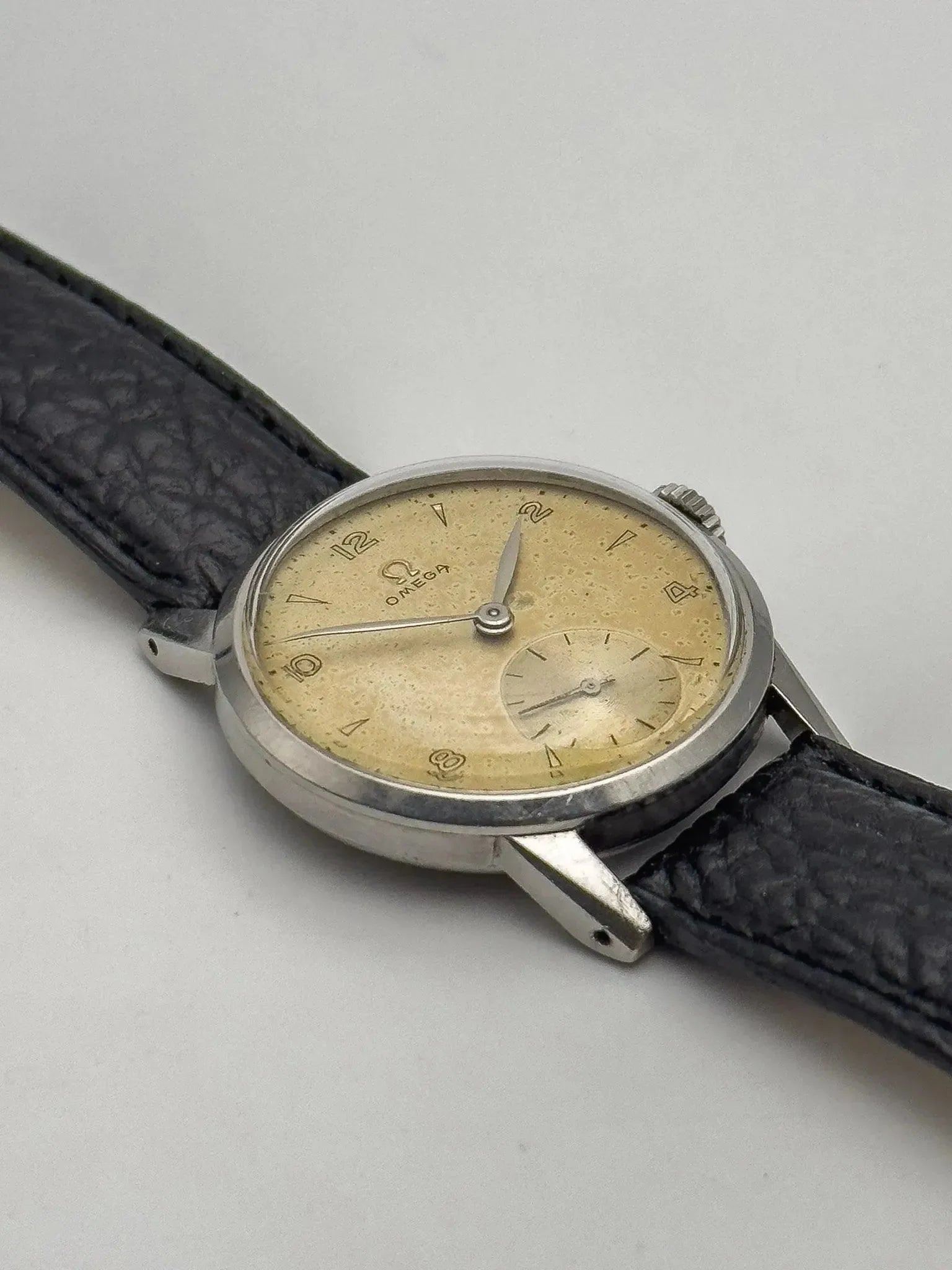 Omega - Calatrava Cream Patina - 1947 - Atelier Victor - Vintage Shop