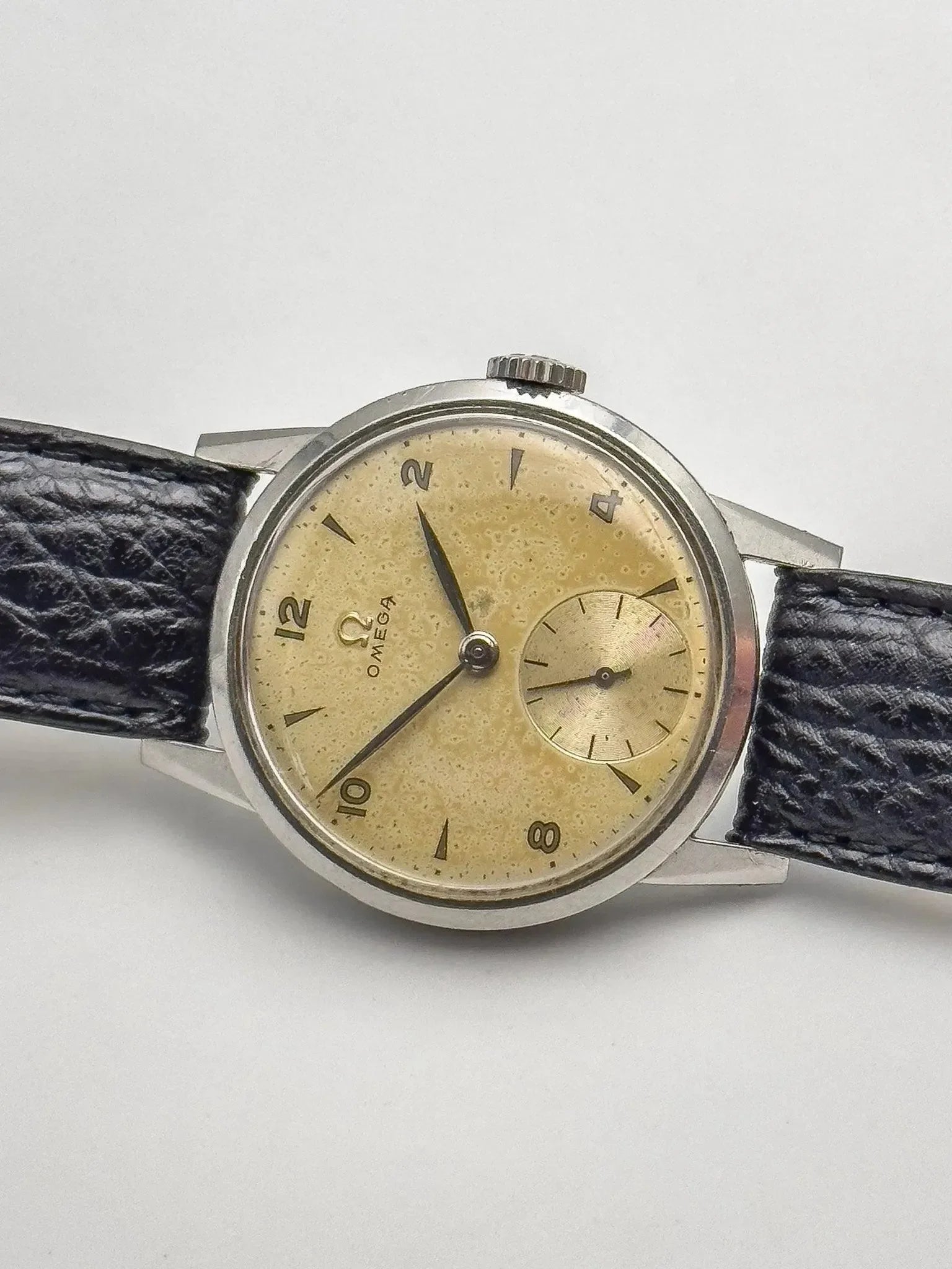 Omega - Calatrava Cream Patina - 1947 - Atelier Victor - Vintage Shop