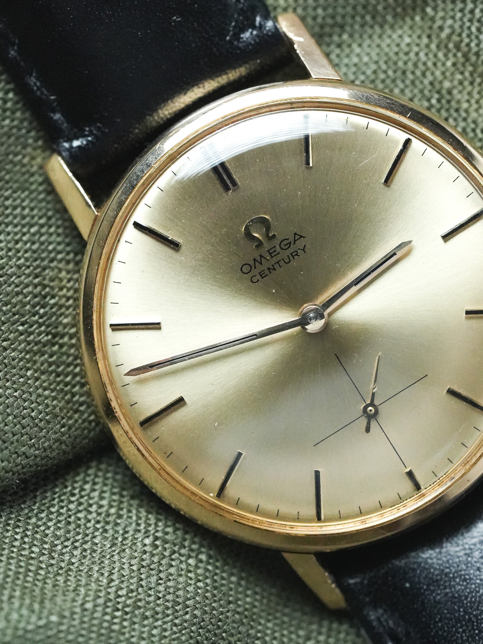 Omega - Century 121.014 Or 18k Boitier et cadran - 1964 - Atelier Victor - Vintage Watch Shop