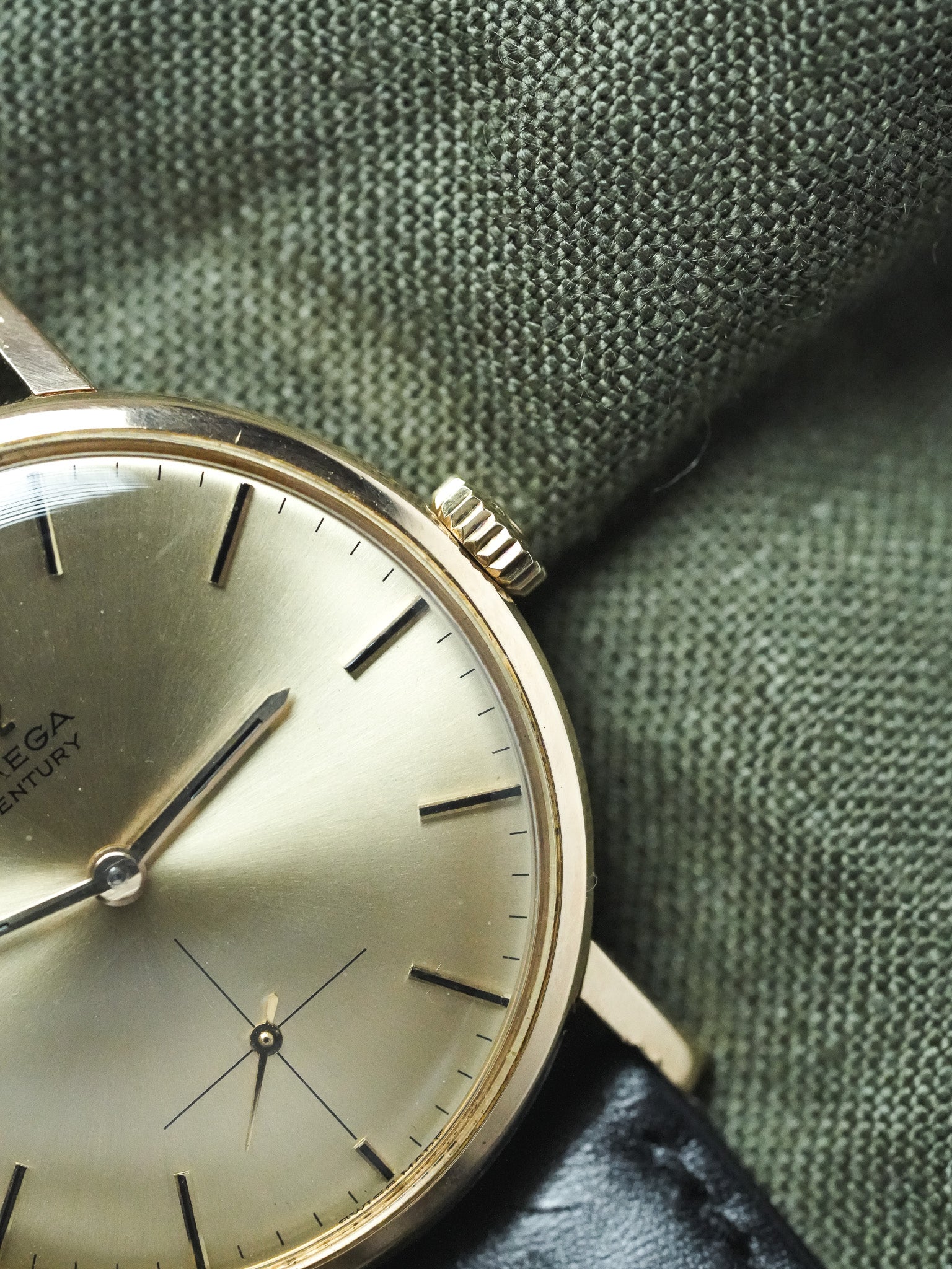 Omega - Century 121.014 Or 18k Boitier et cadran - 1964 - Atelier Victor - Vintage Watch Shop