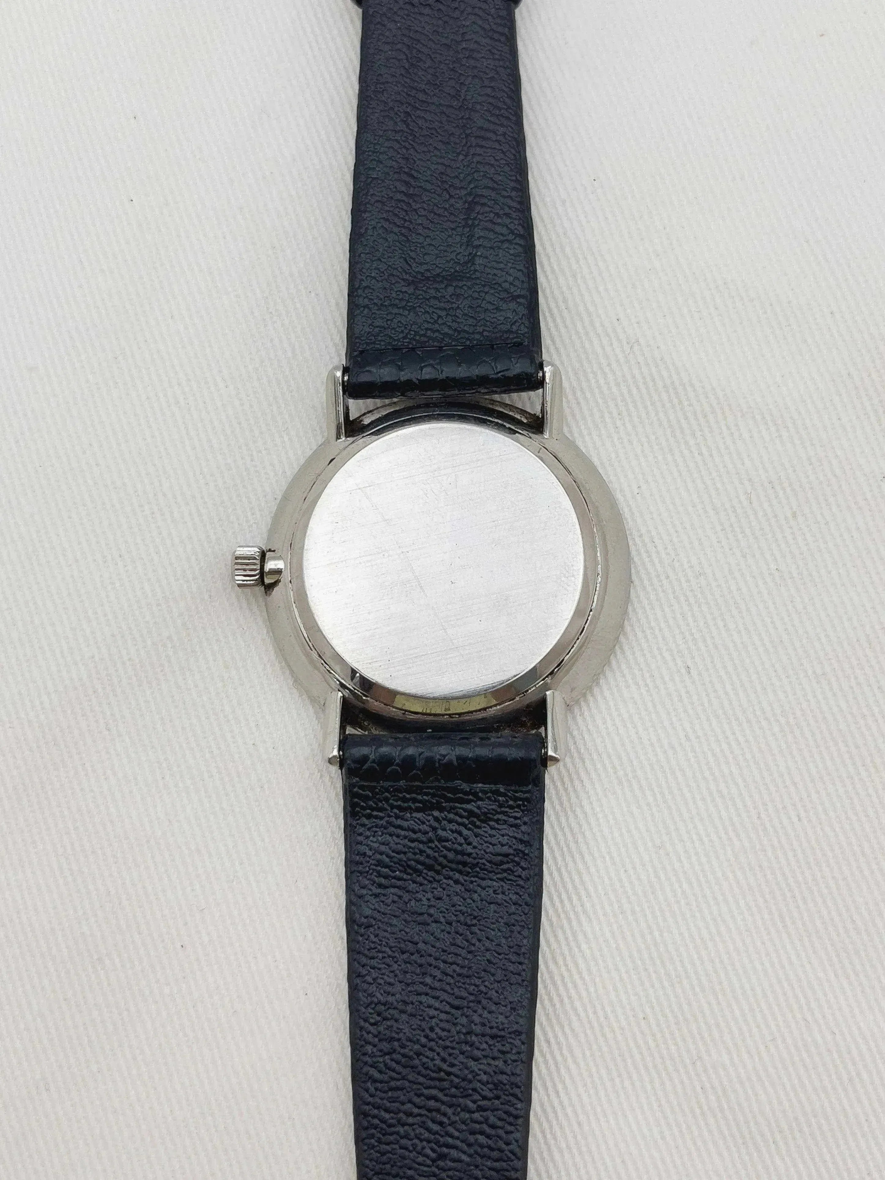Omega - Circle Champagne Dial - 1976 - Atelier Victor - Vintage Shop