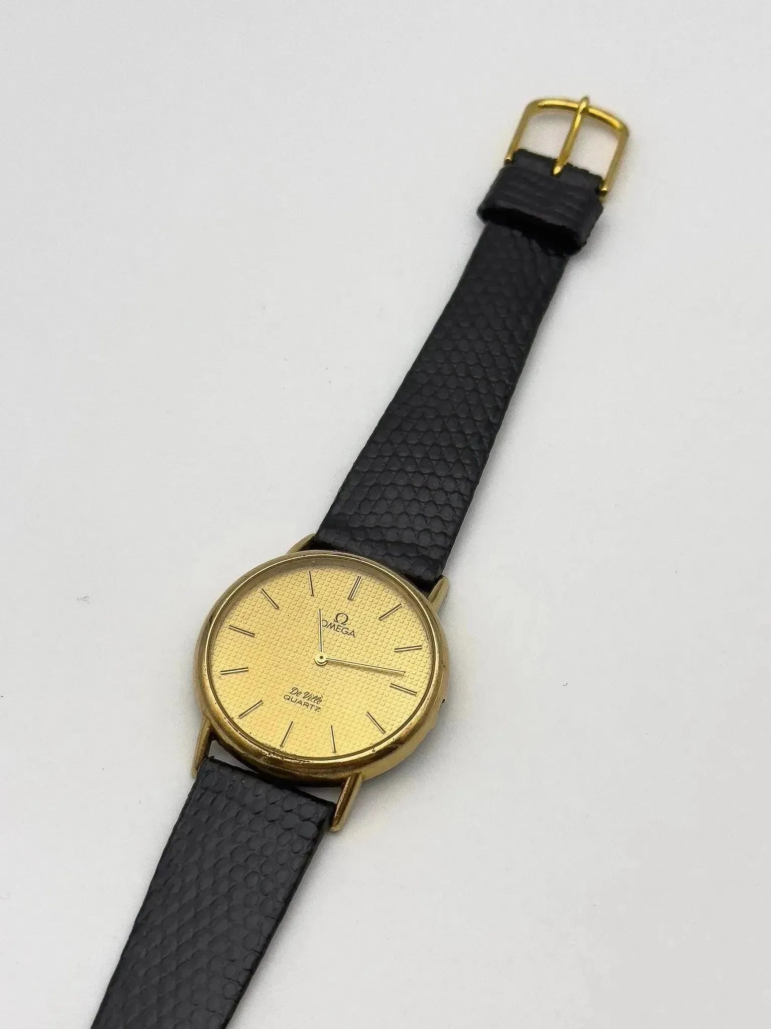 Omega - Circle Gold Clous de Paris - 1977 - Atelier Victor Paris - Vintage Watch Shop Dubai